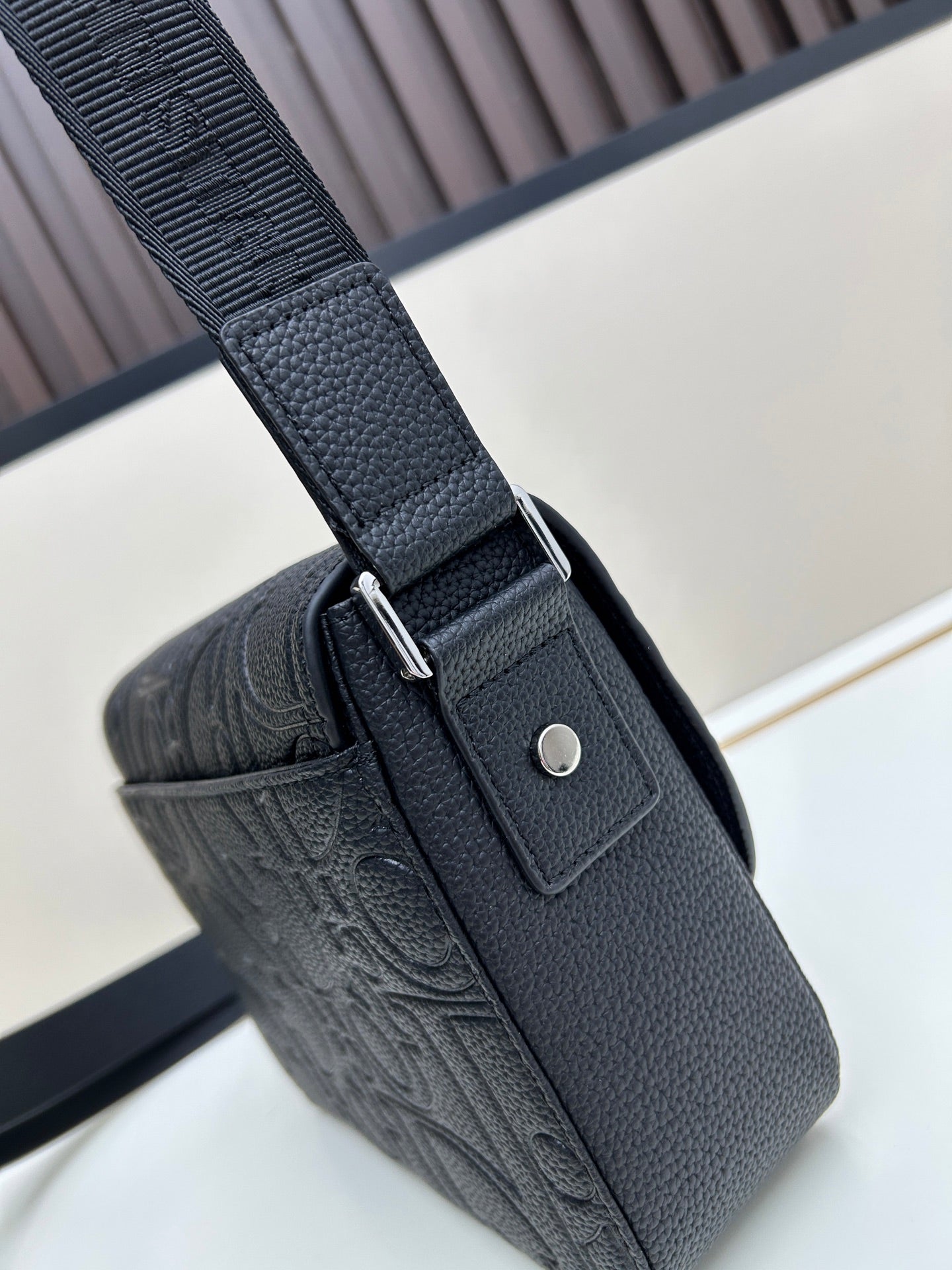 DIOR GRAVITY Oblique Embossed Saddle Messenger Bag - Detachable Strap for Work & Date, 23cm