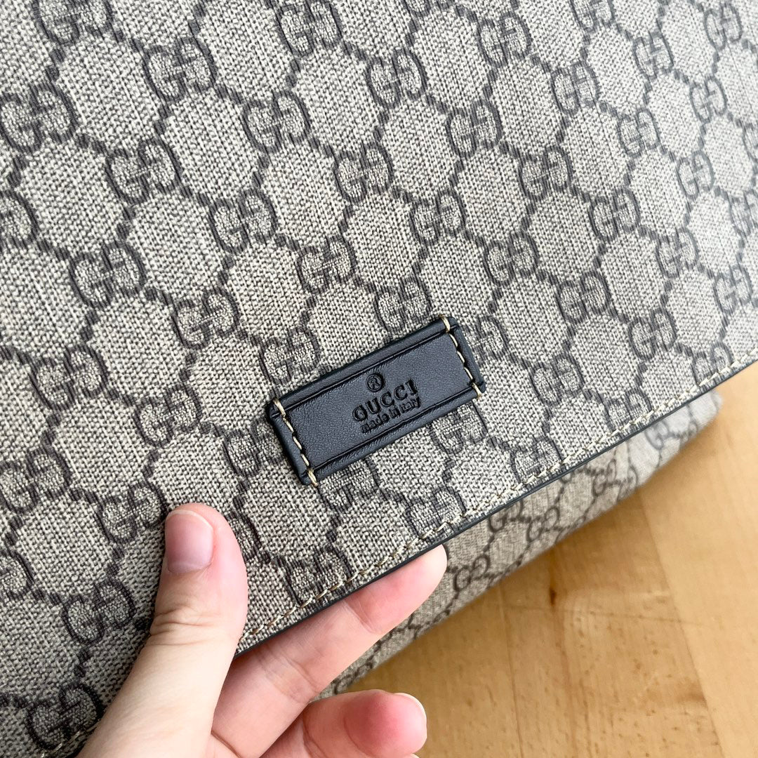 Gucci Luxury Diaper Bag – 44×28×14cm Spacious Tote with Side Pockets Foldable Mat & Adjustable Strap Unisex Design