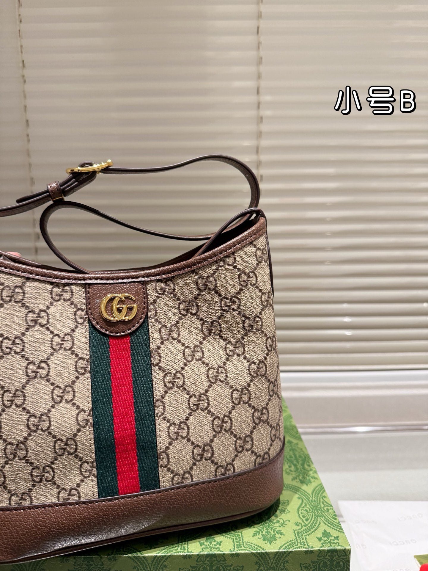 Gucci GG Hobo Tote Bag – 34.3x23.2cm Lightweight & Spacious Timeless Brown Monogram Perfect for Work & Travel