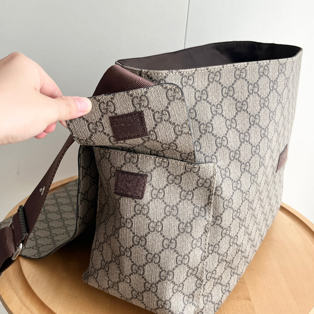 Gucci Luxury Diaper Bag – 44×28×14cm Spacious Tote with Side Pockets Foldable Mat & Adjustable Strap Unisex Design