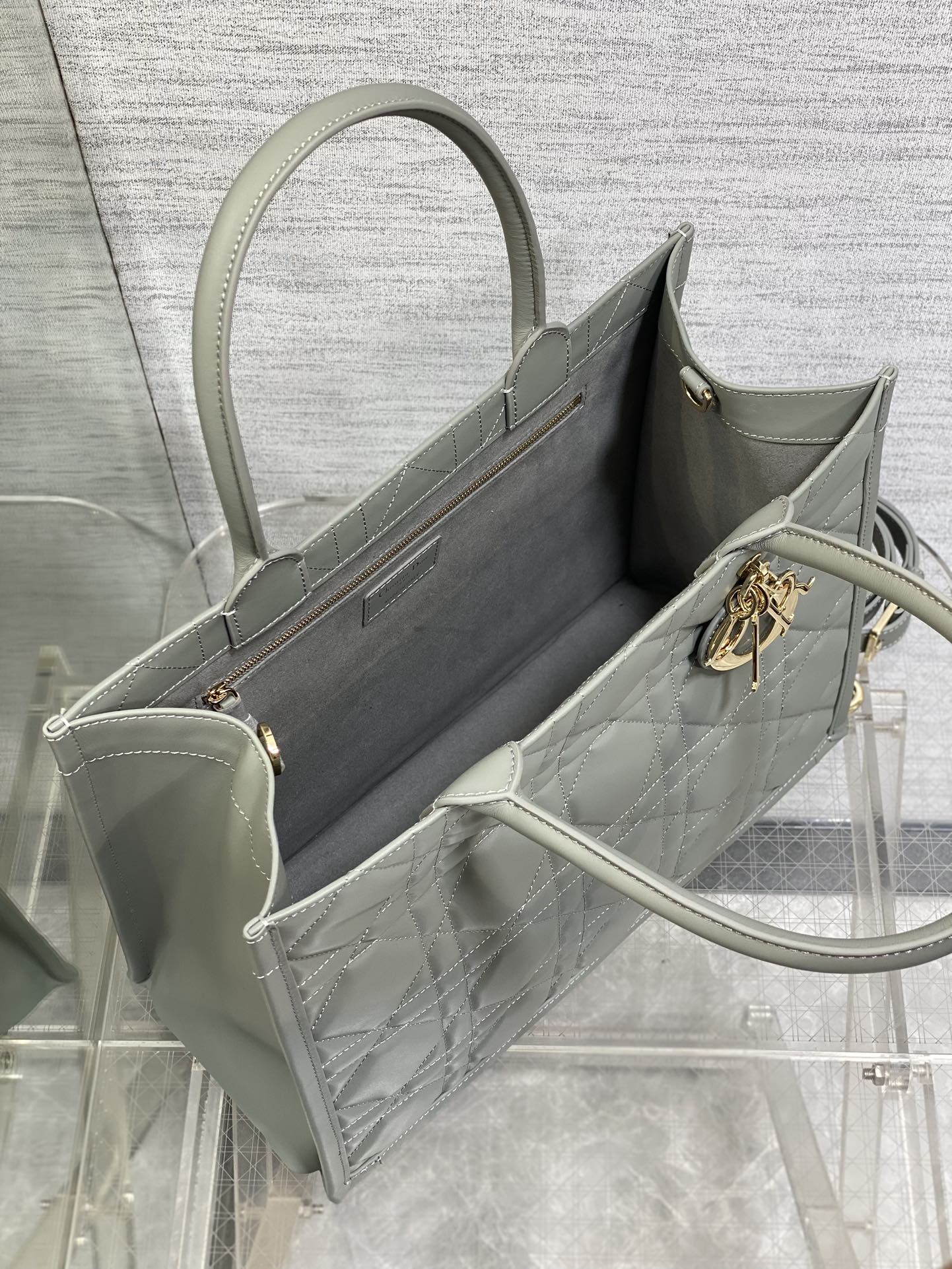 DIOR 2023 Fall/Winter Tote Bag | Top-Grade Calfskin Quilted Crossbody Shopper with Signature Letters, 36cm