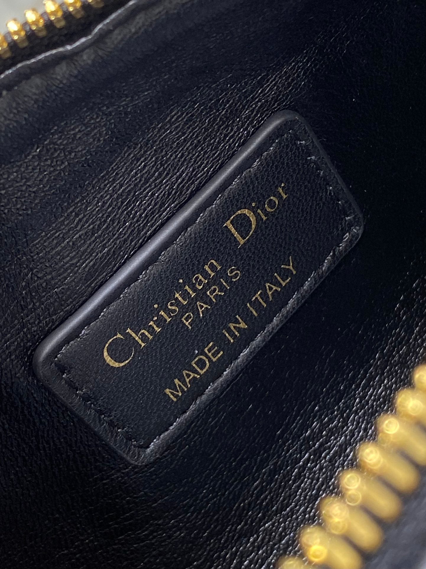 Groove 16 Mini Boston Bag｜Vintage Embossed Leather｜Top Handle & Crossbody｜17×10×8cm