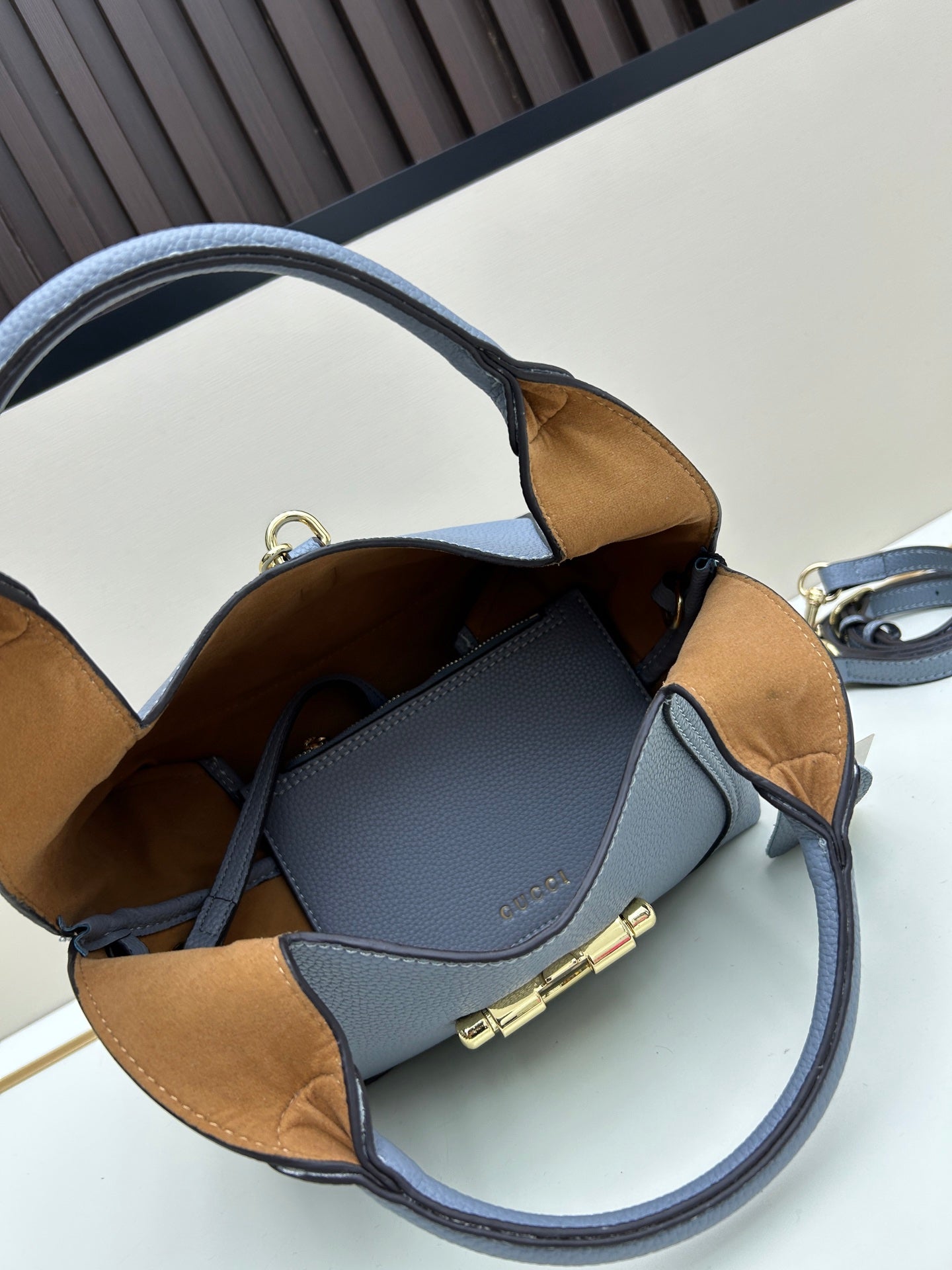 GUCCI Softbit Calfskin Tote & Crossbody Bag with Gift Box 27.5X21X16CM (2023 New Designer Handbag)