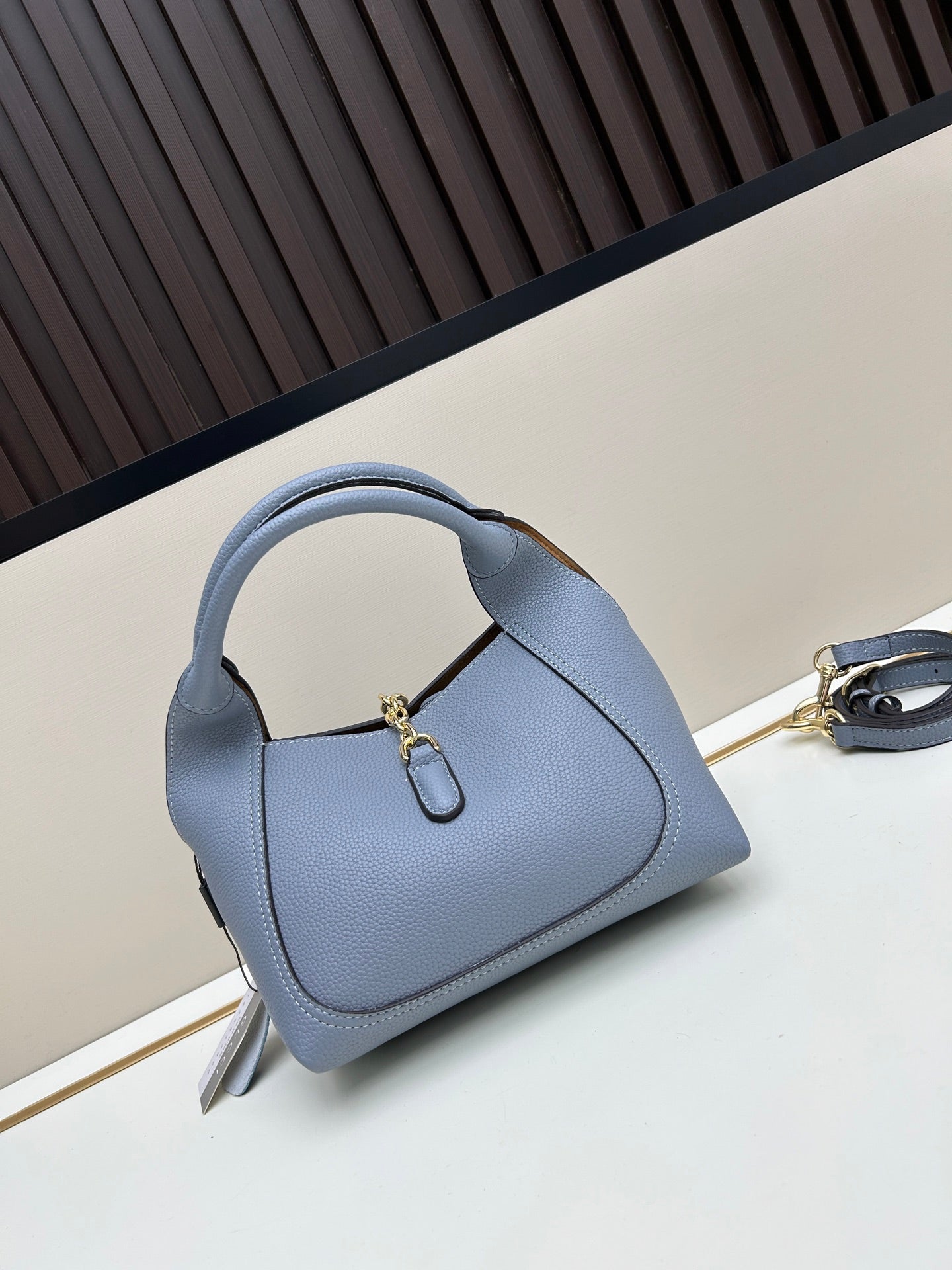 GUCCI Softbit Calfskin Tote & Crossbody Bag with Gift Box 27.5X21X16CM (2023 New Designer Handbag)