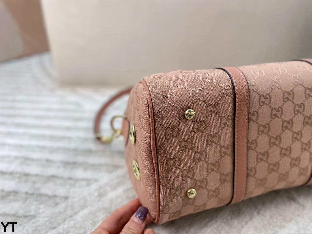 Gucci GG Canvas Pillow Tote Bag – Reversible Shoulder & Hand Carry 32x22cm Lightweight & Durable Must-Have Luxury