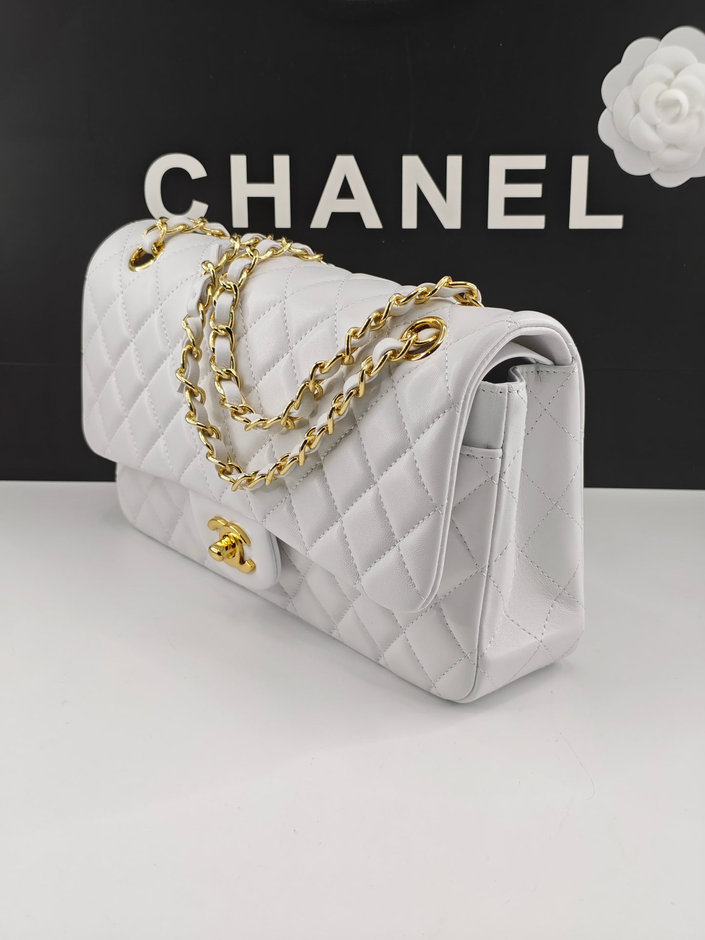 Chanel Classic CF1112 Handbag Genuine Imported Lambskin with Chip & Stamp 24K Gold Plated Hardware Anti-Fade Custom Luxury White Gold Buckle