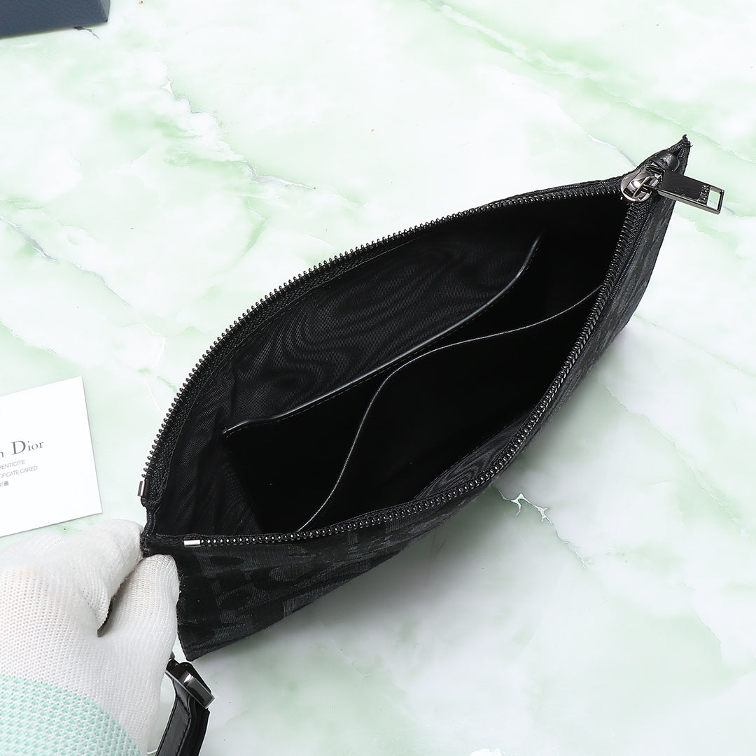 A5 Oblique Print Clutch Bag｜Beige & Black Contrast Trim｜4 Card Slots & Phone Pocket｜Brass Zipper
