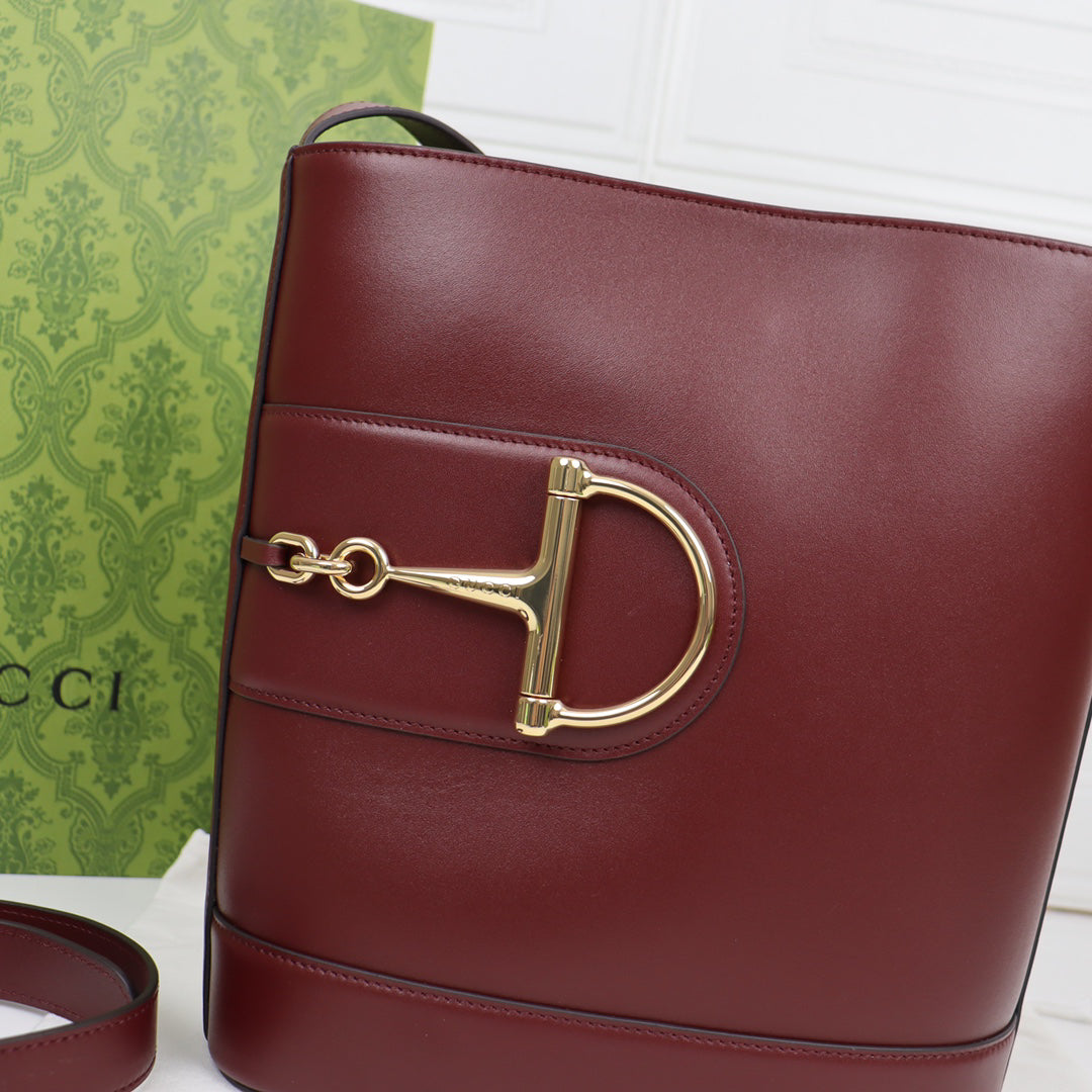 Gucci 73 Horsebit Bucket Bag SS2025 | Burgundy Oversized Tote with 3-Way Strap | 26x27.5x11.5cm