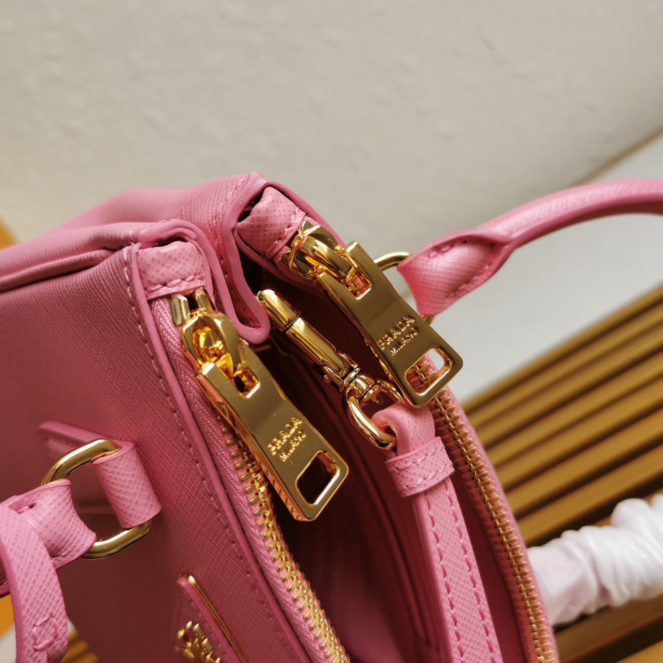 Designer-Inspired Mini Galleria Bag 20x15x9.5cm - Saffiano Leather w/ Detachable Strap & Brushed Gold Hardware