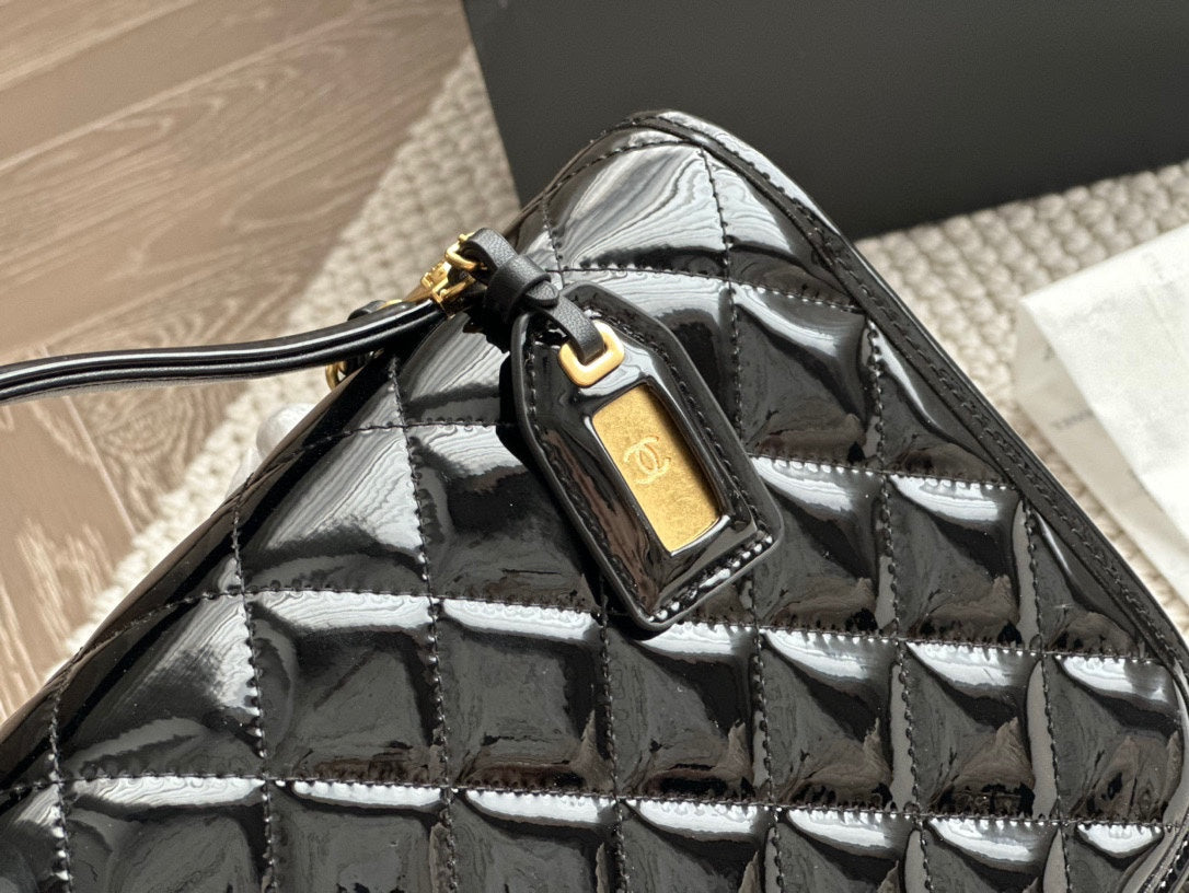 Chanel22k Glossy Quilted Backpack | Classic Metal Chain + 3D Diamond Stitch | 31x26cm Limited Edition Luxury