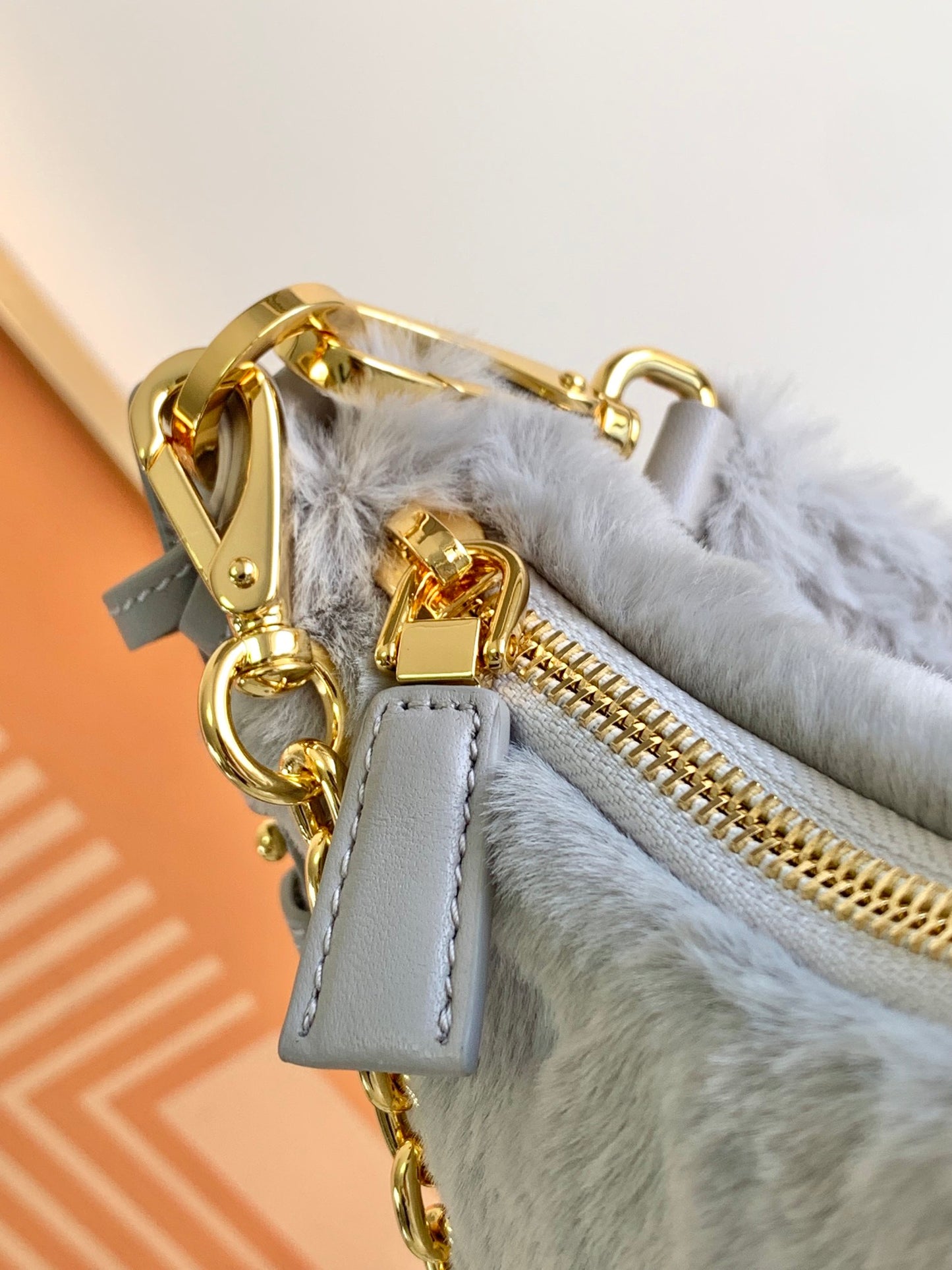 ✨2022 Viral Winter Puffer Bag 3-in-1｜Removable Chain+Plush Handle｜22cm Spacious Organizer｜Triangle Emblem