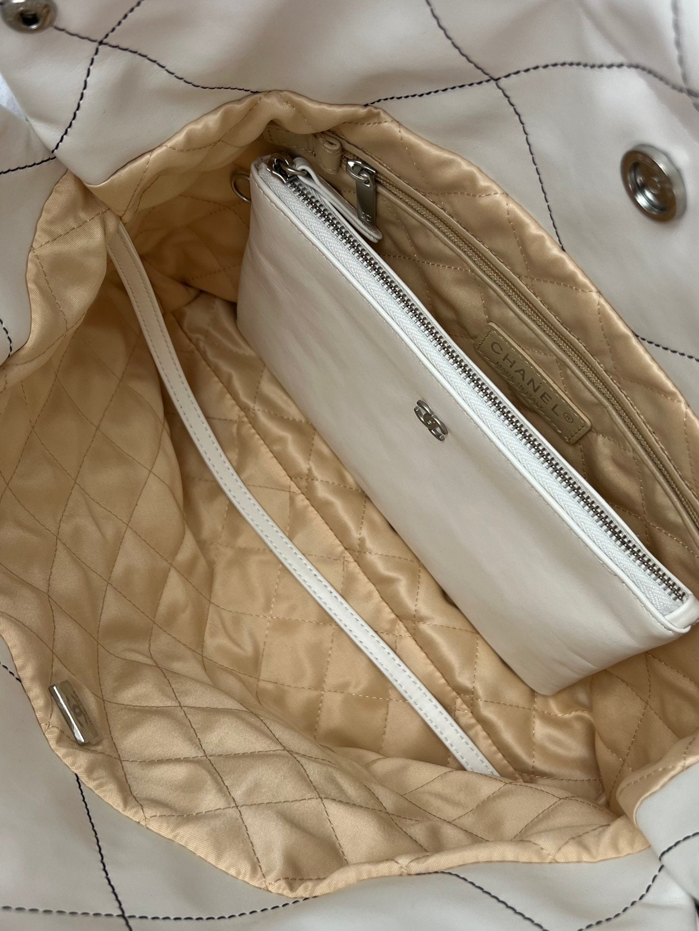 Chanel 2022 Chain-Strap Tote Bag | Vintage Brass Coin Charm & Drawstring Closure | Small 35×37×7cm Spacious Shopper