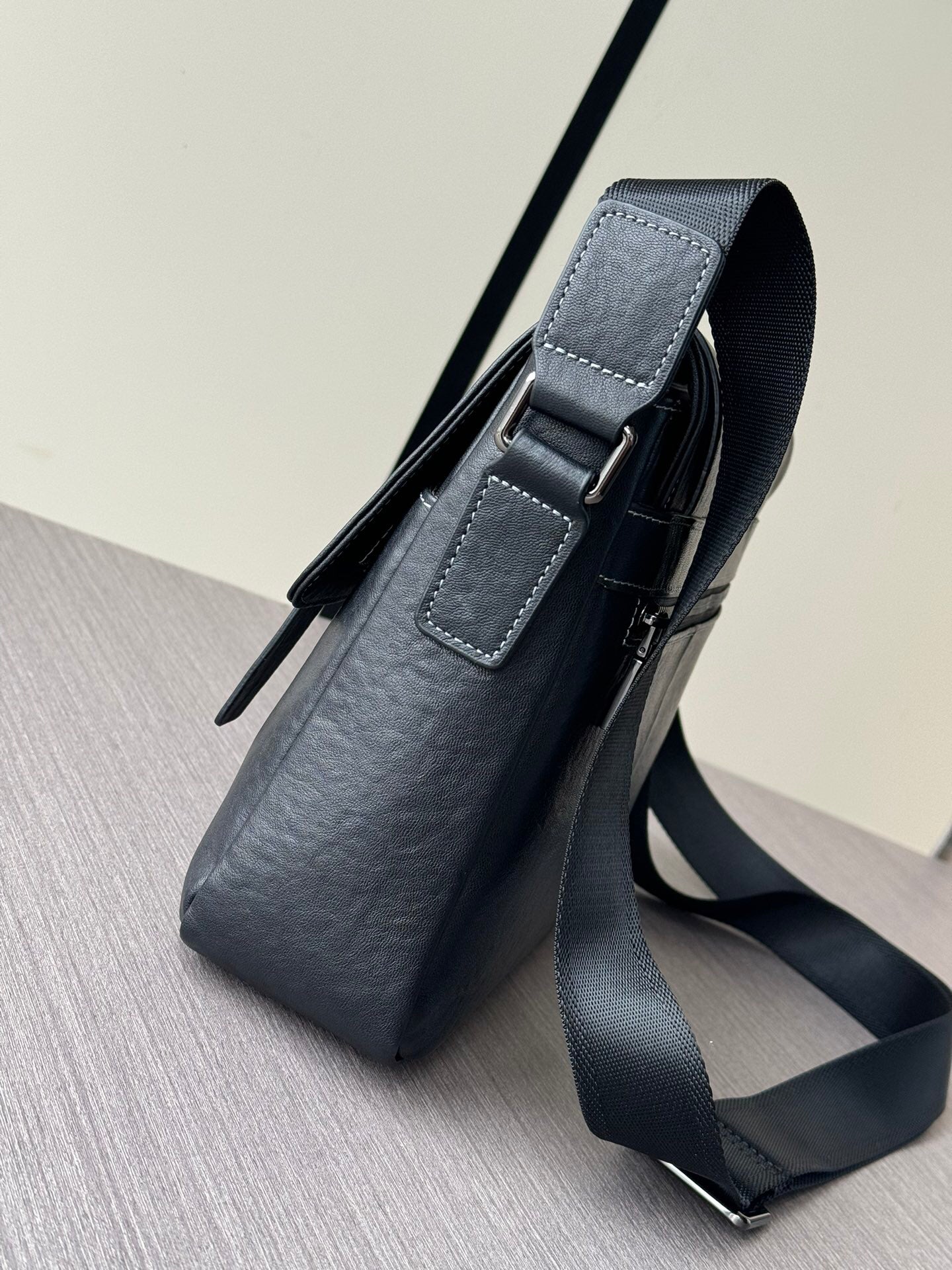 🔥 2024 Luxury Crossbody Bag - Italian Vegetable-Tanned Leather + Antique Brass Hardware | Multi-Pocket Organizer | 33cm Men's Travel Bag