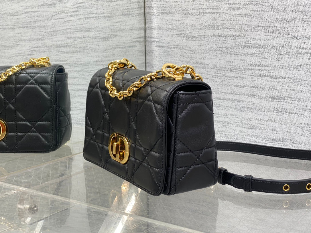 Caro Quilted Crossbody Bag｜20x13x7cm Calfskin｜Gold Chain Strap｜Day-to-Night Versatile