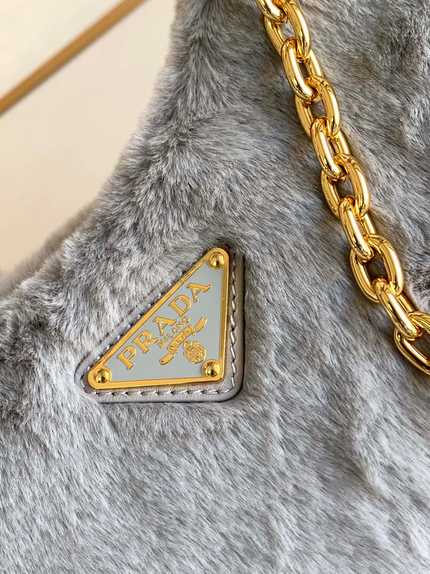 ✨2022 Viral Winter Puffer Bag 3-in-1｜Removable Chain+Plush Handle｜22cm Spacious Organizer｜Triangle Emblem