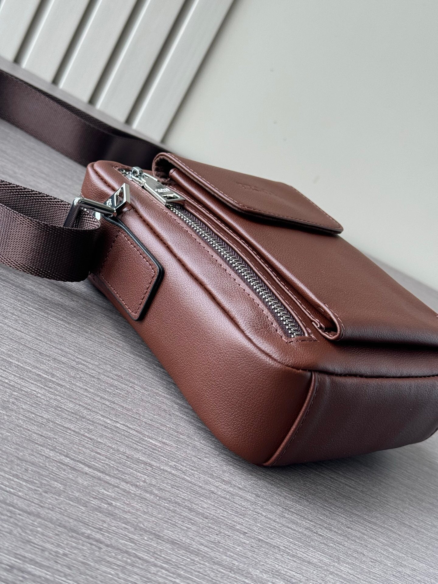 🔥 2025 Premium Phone Crossbody Bag - Italian Grain Leather + Triple-Zip Security | 19cm RFID Blocking | Black & Brown