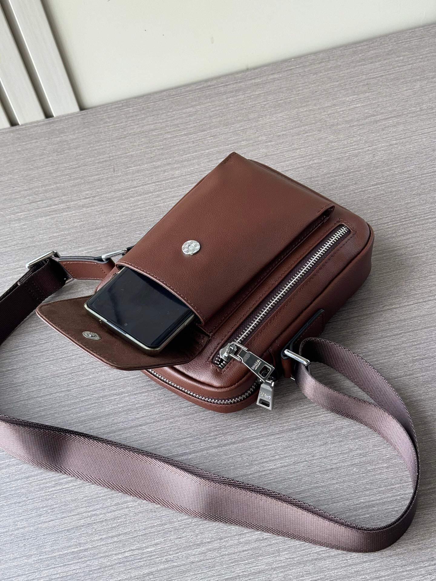 🔥 2025 Premium Phone Crossbody Bag - Italian Grain Leather + Triple-Zip Security | 19cm RFID Blocking | Black & Brown