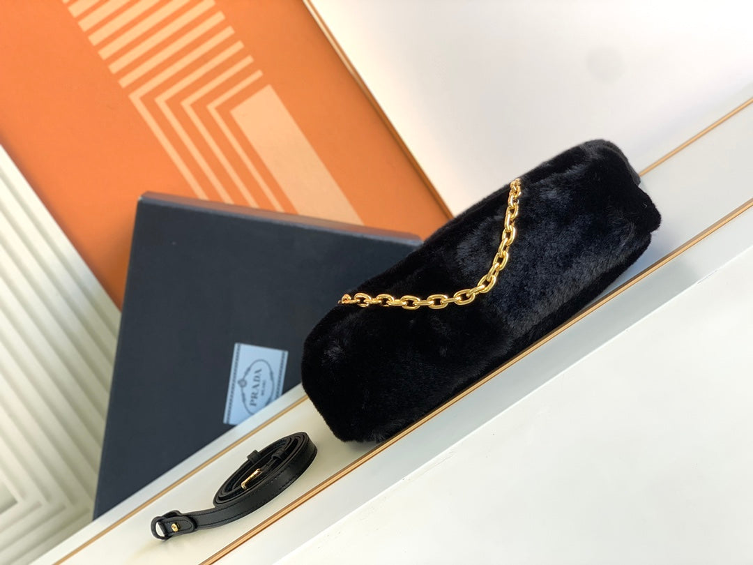 ✨2022 Winter Puffer Tote Bag 3in1｜Removable Chain+Plush Handle｜Triangle Logo｜22cm Spacious Organizer