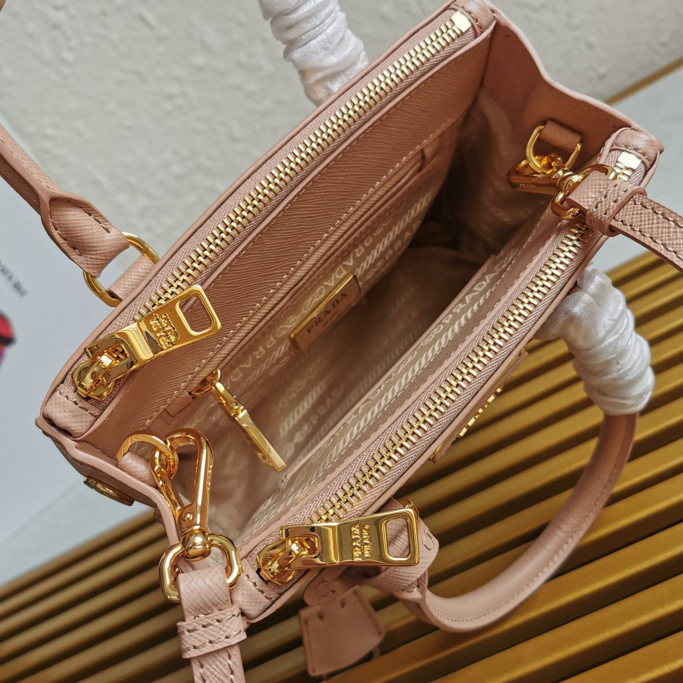 Galleria Mini Bag 20cm | Saffiano Leather Crossbody | Detachable Chain Strap & 3 Compartments | Timeless Structured Tote