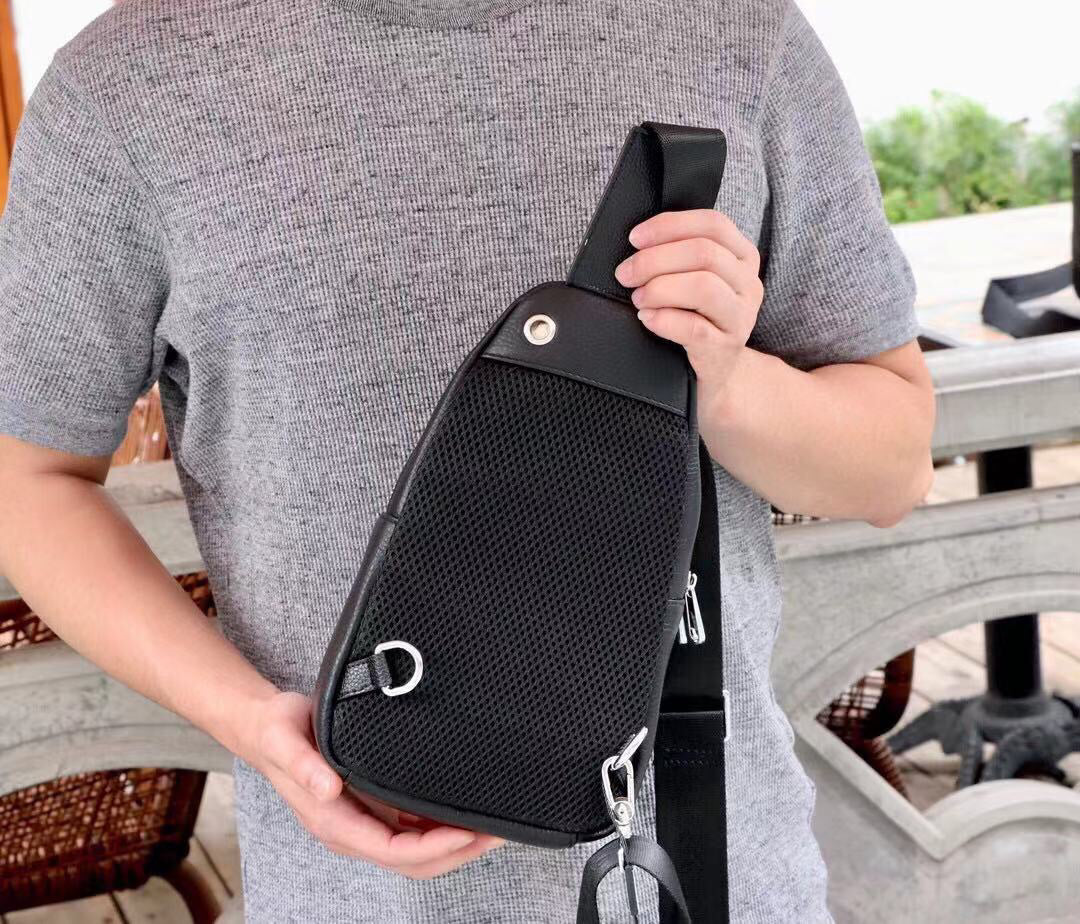 Gucci Men's Crossbody Bag | Italian Full-Grain Leather | 30x18x7cm Anti-Theft Design