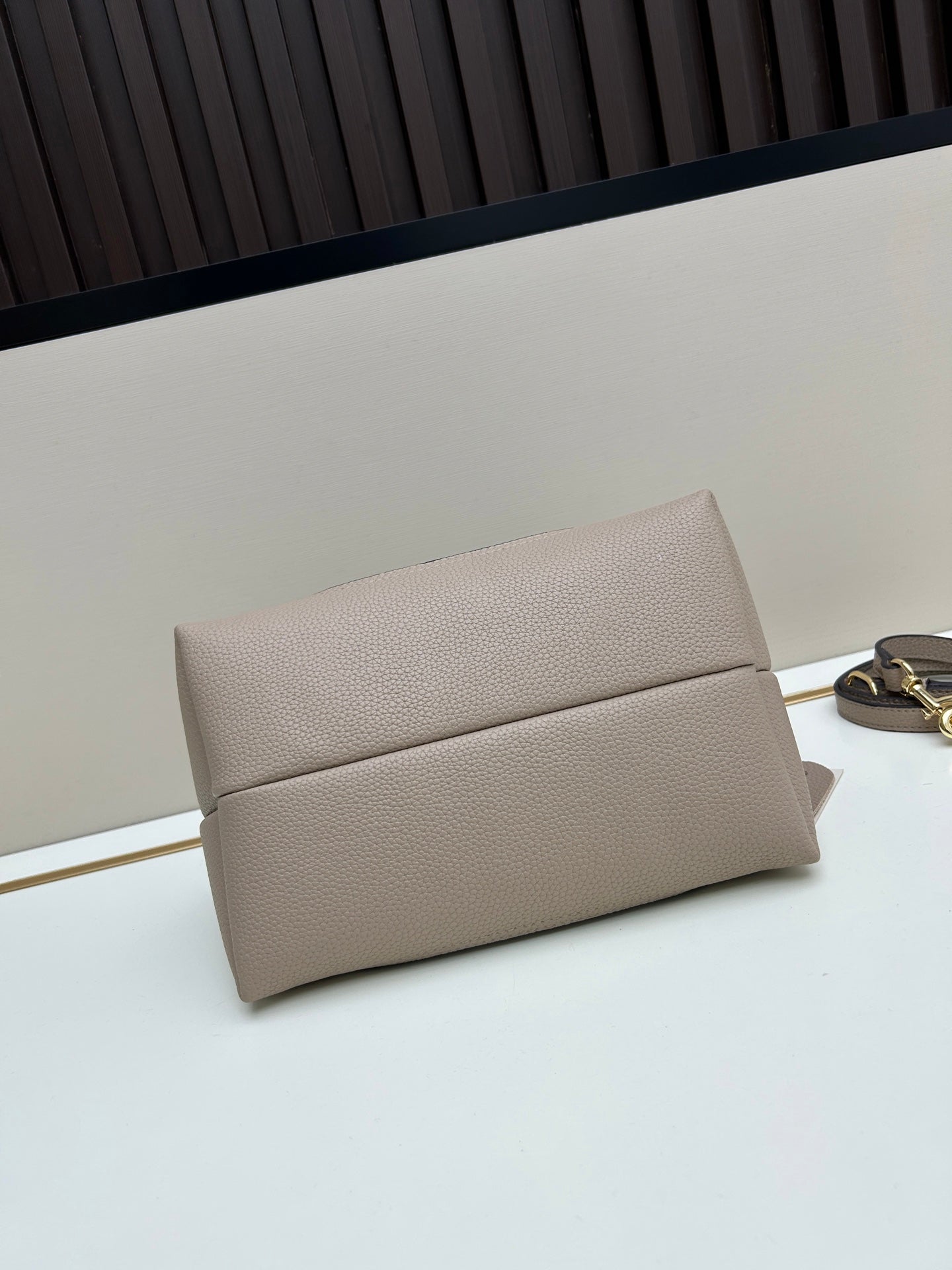 GUCCI Softbit Calfskin Tote Bag with Gift Box 27.5x21x16cm 2023 Holiday Edition Crossbody & Shoulder Bag