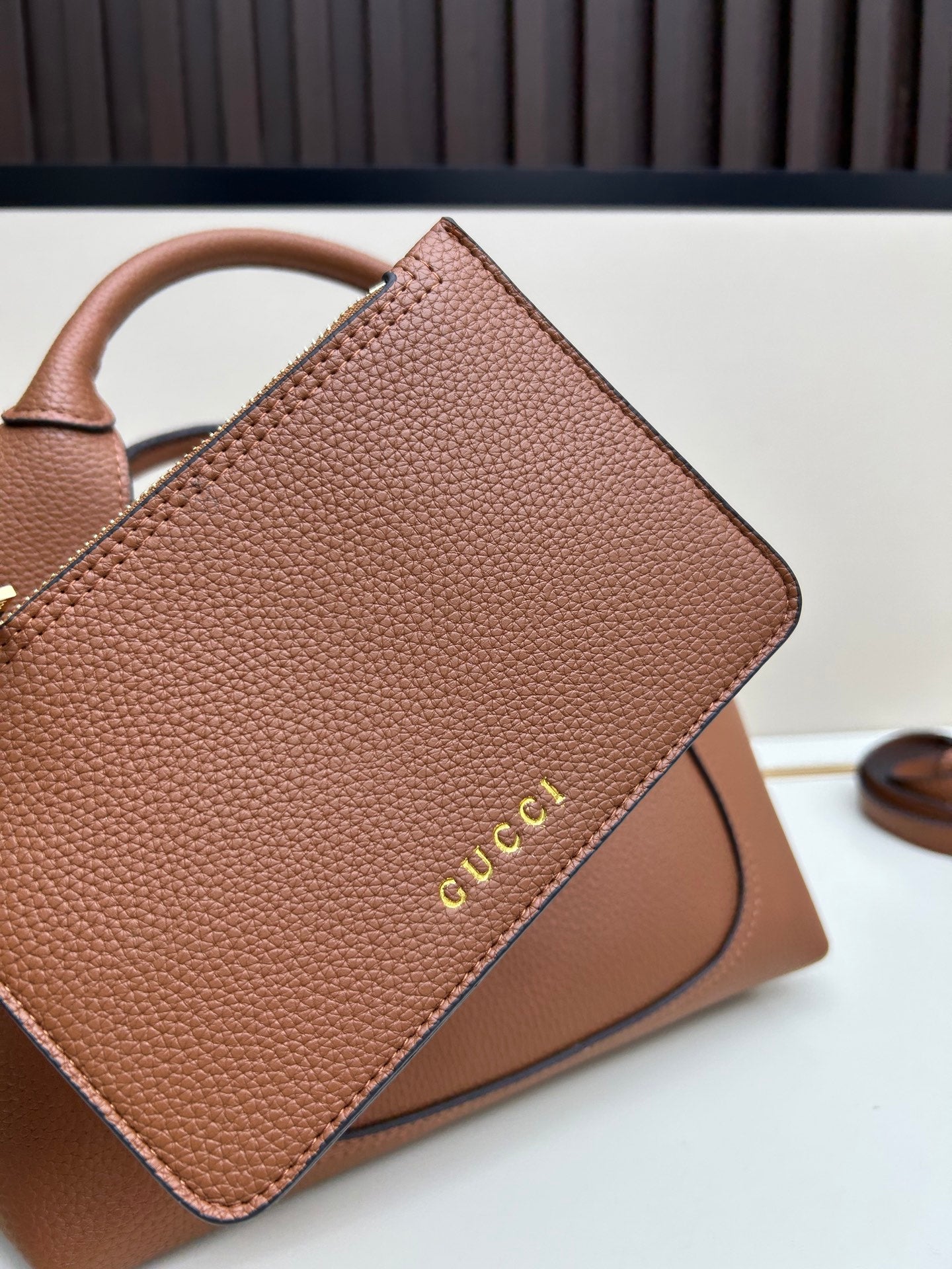 GUCCI Softbit Calfskin Tote Bag with Gift Box 27.5x21x16cm 2024 New Women's Work Bag (Perfect Holiday Gift)