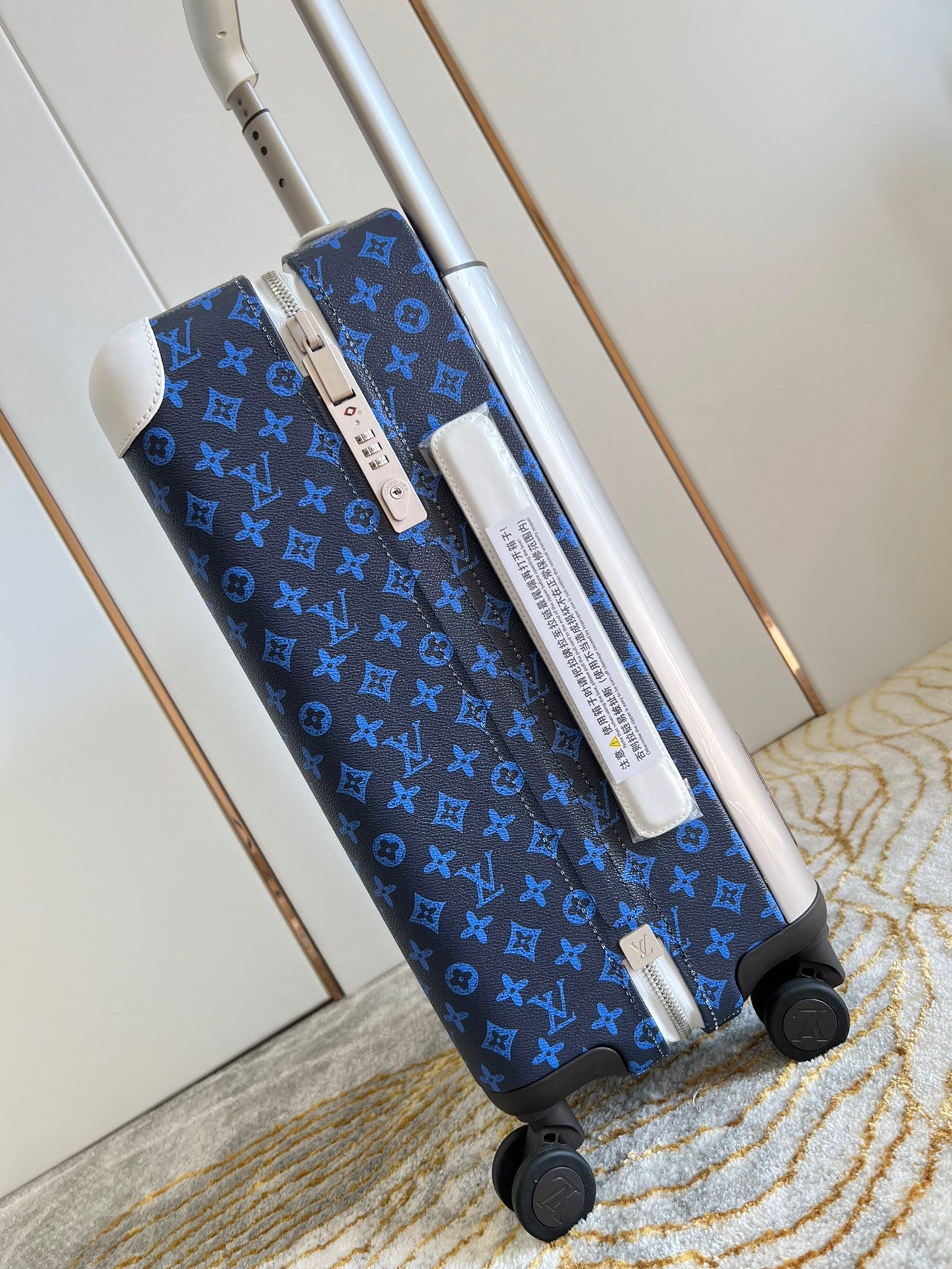 Exclusive Horizon Monogram Suitcase | LV-Inspired Design | Leather Corners | Oversized Handle | 35×23×53cm Carry-On