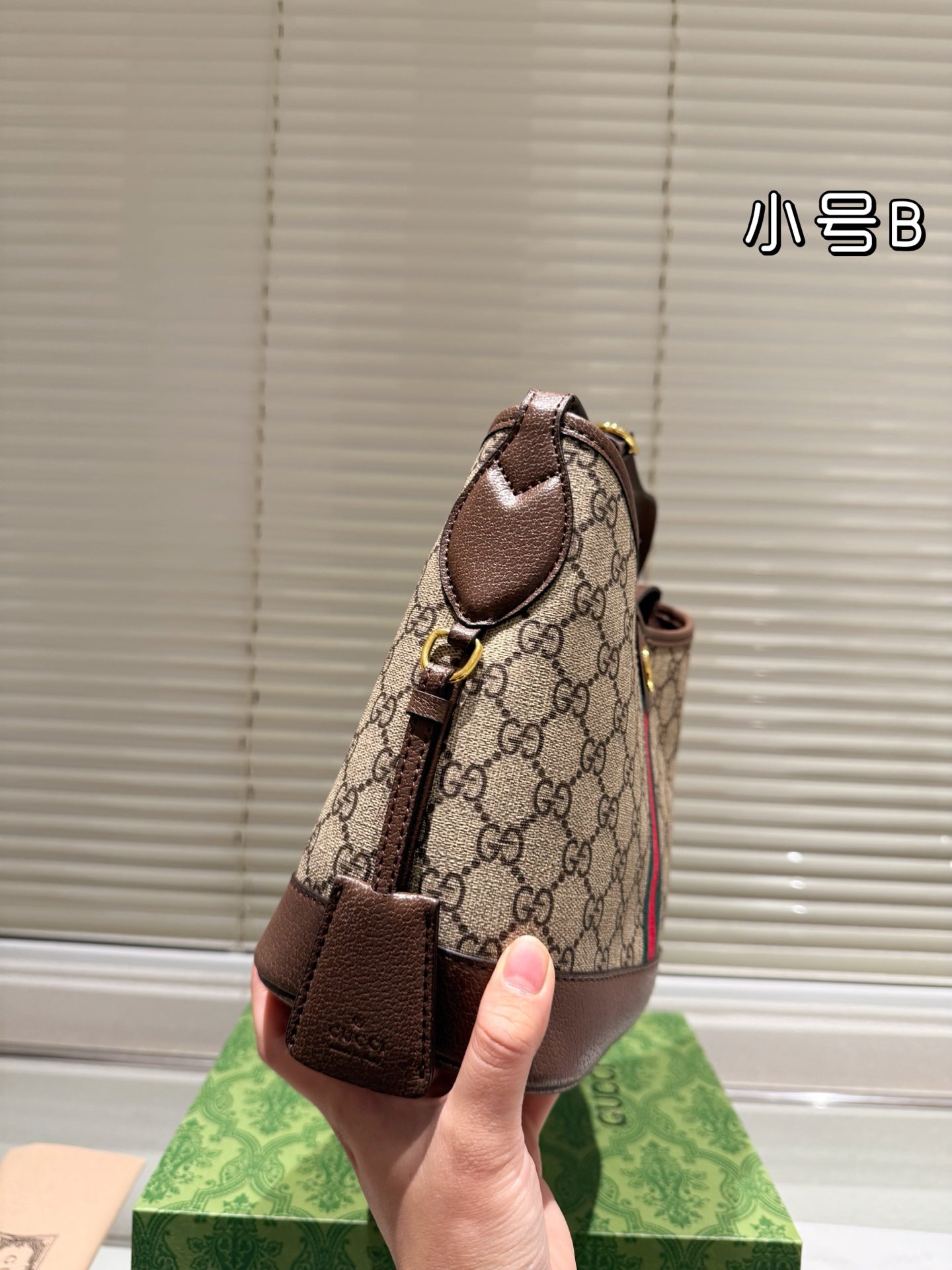 Gucci GG Hobo Tote Bag – 34.3x23.2cm Lightweight & Spacious Timeless Brown Monogram Perfect for Work & Travel