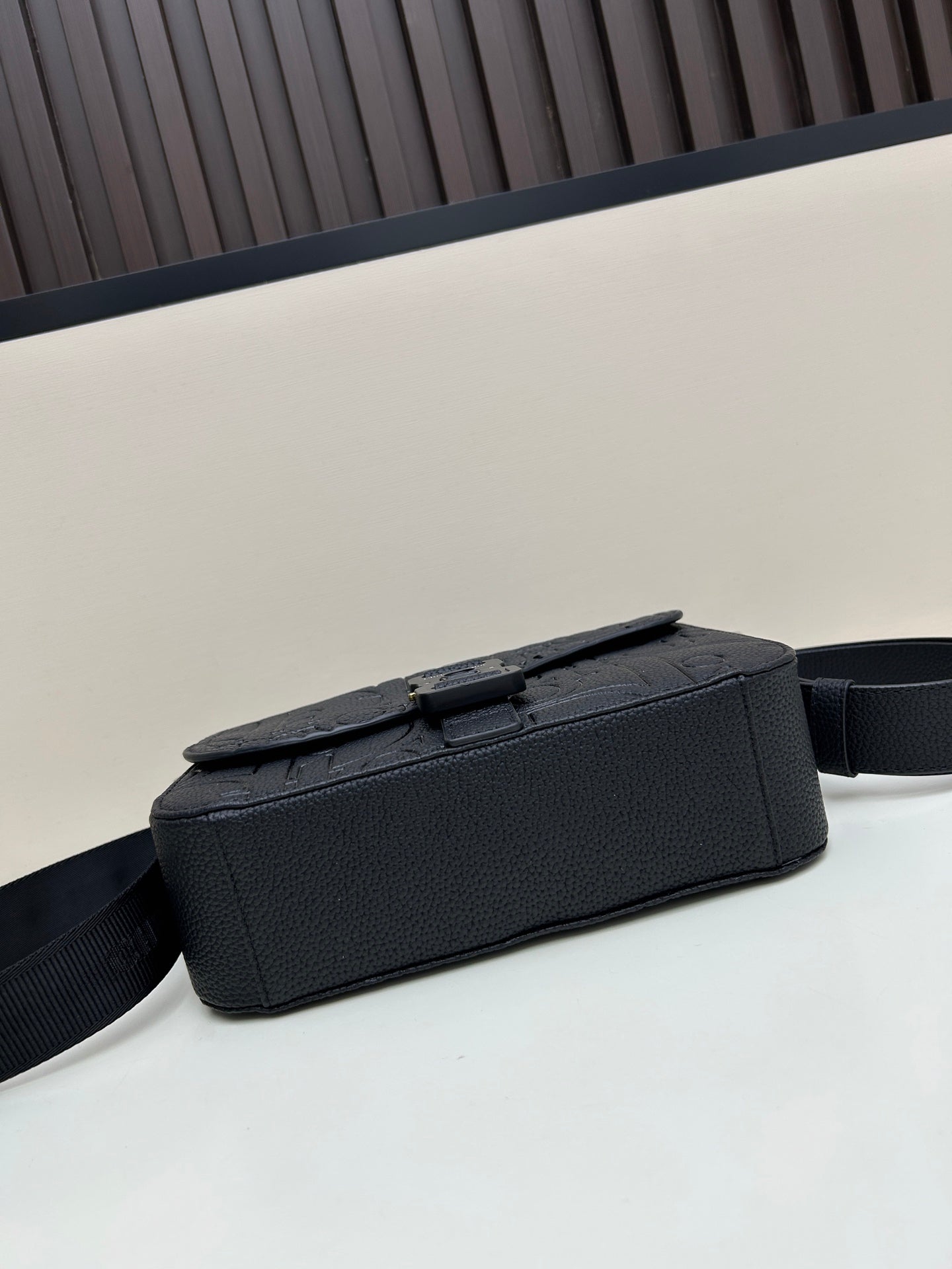 DIOR GRAVITY Oblique Embossed Saddle Messenger Bag - Detachable Strap for Work & Date, 23cm