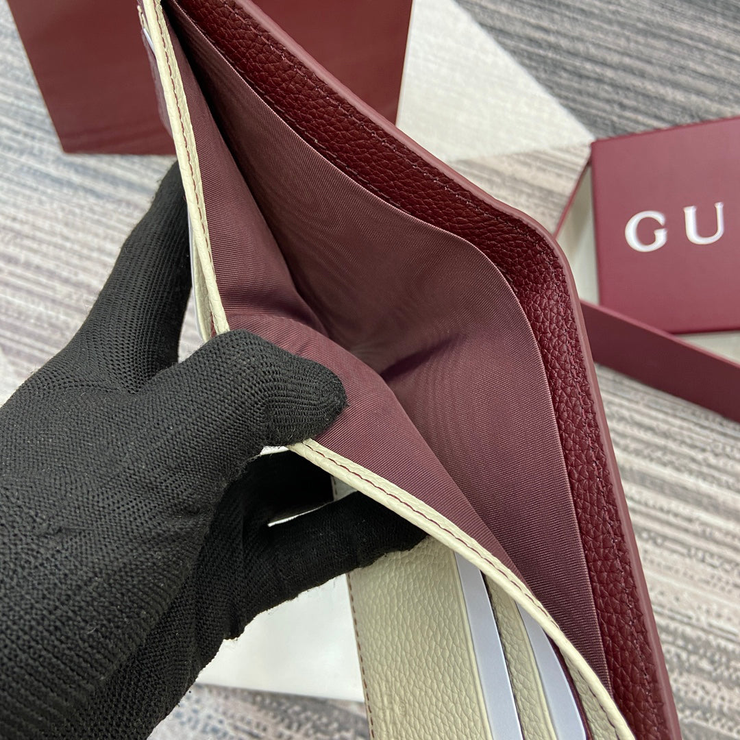 Gucci 2025 Early Spring Collection Green Calfskin Leather Bifold Wallet - Iconic Motif, Reimagined Elegance