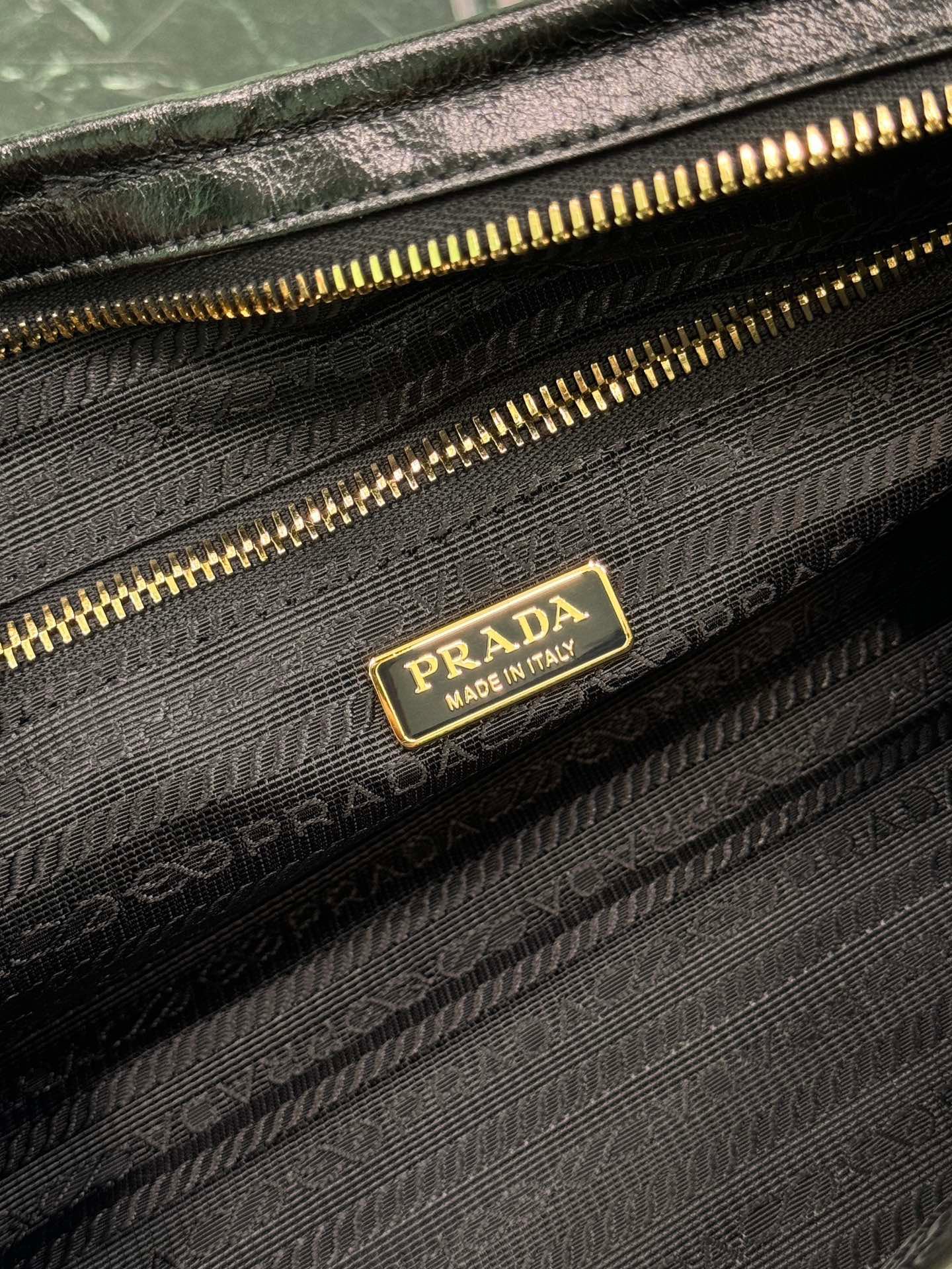 [2023 AW New] SoftLux Short Handle Waxed Leather Bag Vintage Gold Hardware with Triangle Logo 32cm Convertible Crossbody Tote