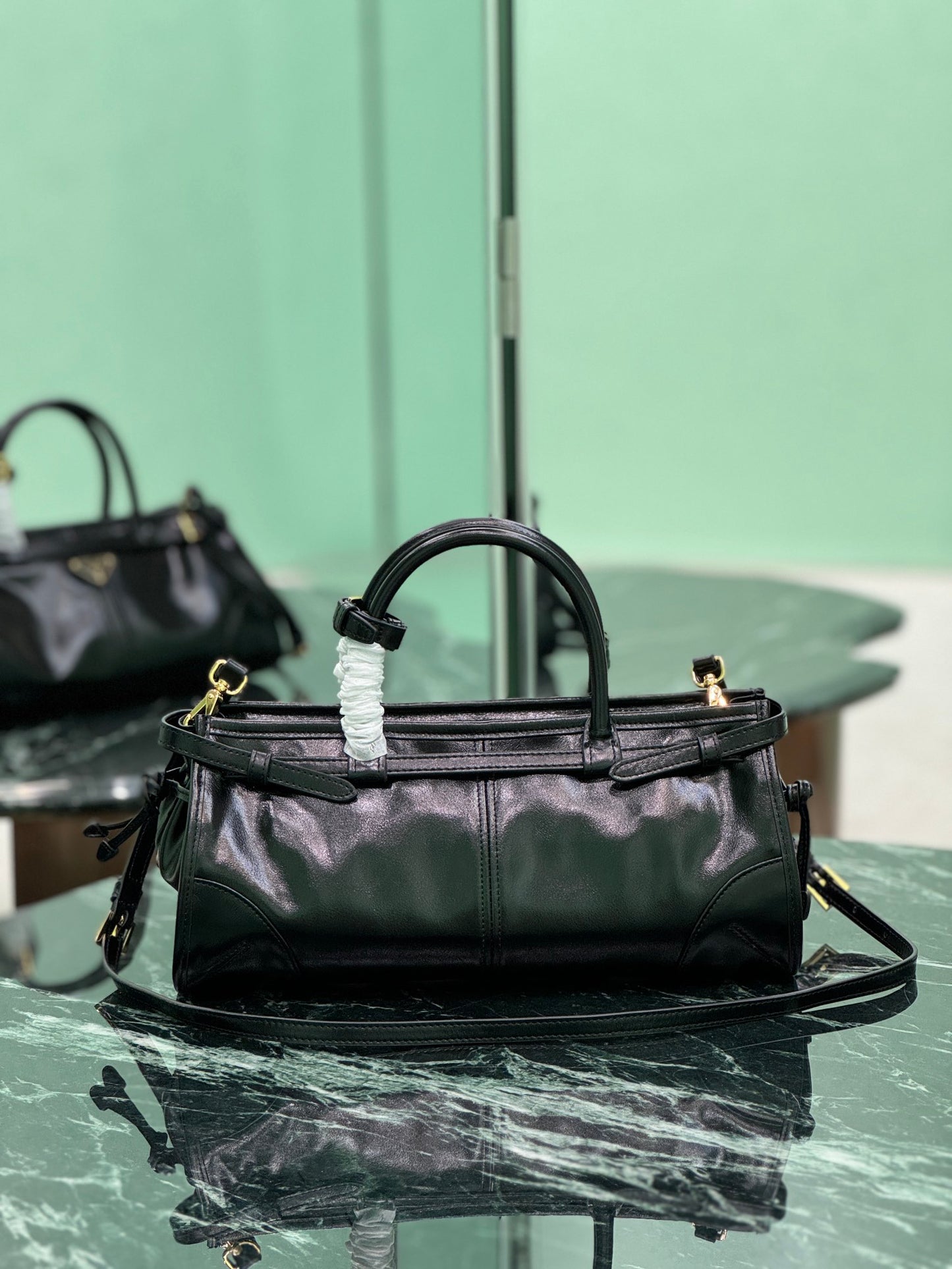 [2023 AW New] SoftLux Short Handle Waxed Leather Bag Vintage Gold Hardware with Triangle Logo 32cm Convertible Crossbody Tote