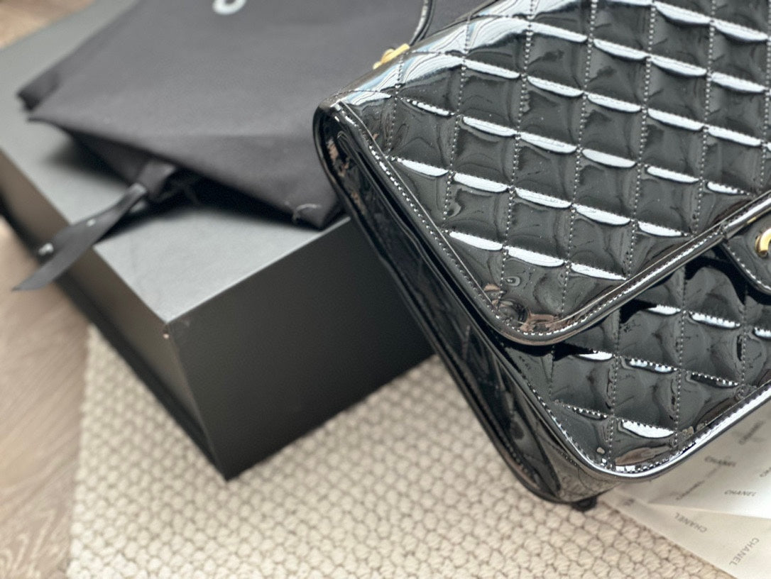 Chanel22k Glossy Quilted Backpack | Classic Metal Chain + 3D Diamond Stitch | 31x26cm Limited Edition Luxury