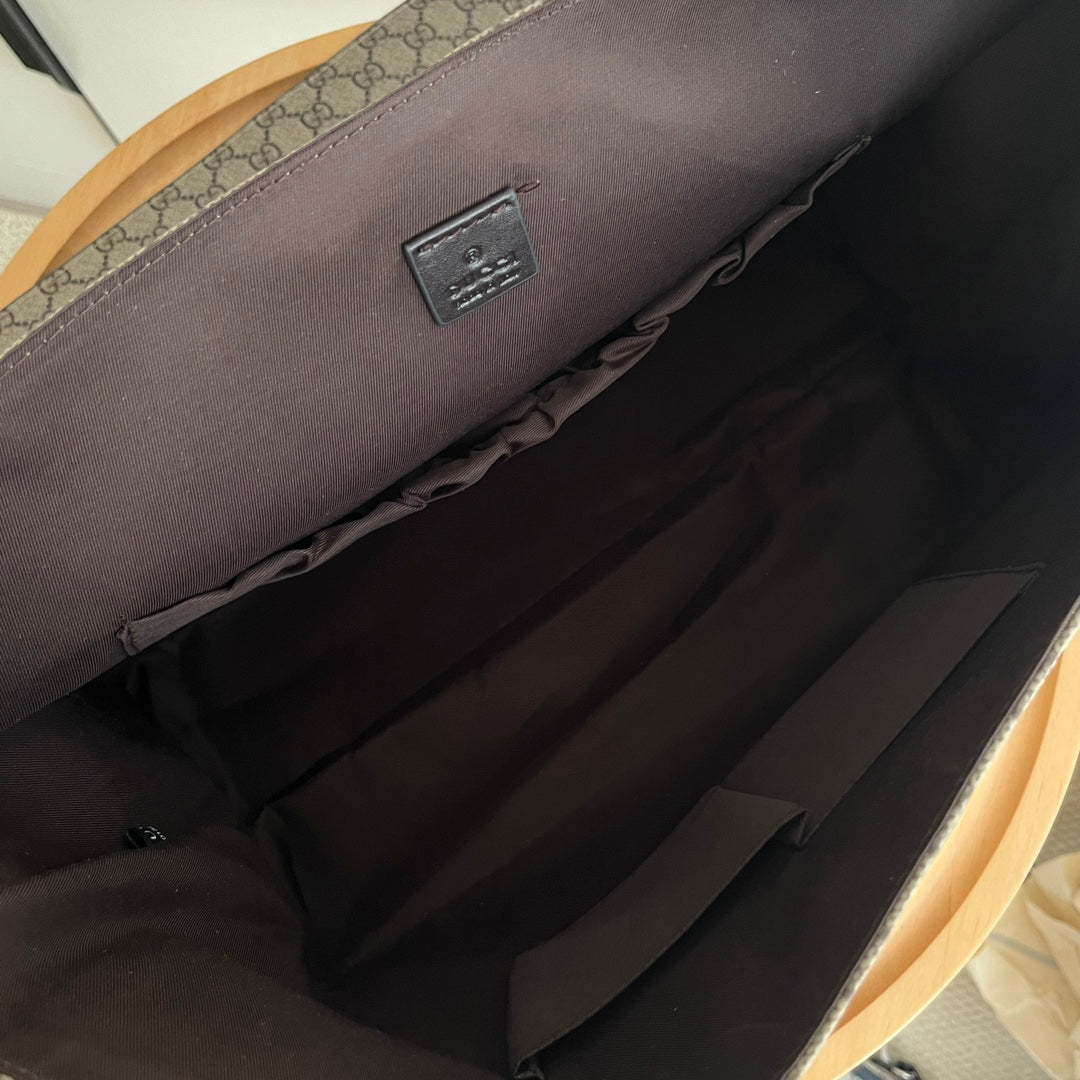 Gucci Luxury Diaper Bag – 44×28×14cm Spacious Tote with Side Pockets Foldable Mat & Adjustable Strap Unisex Design