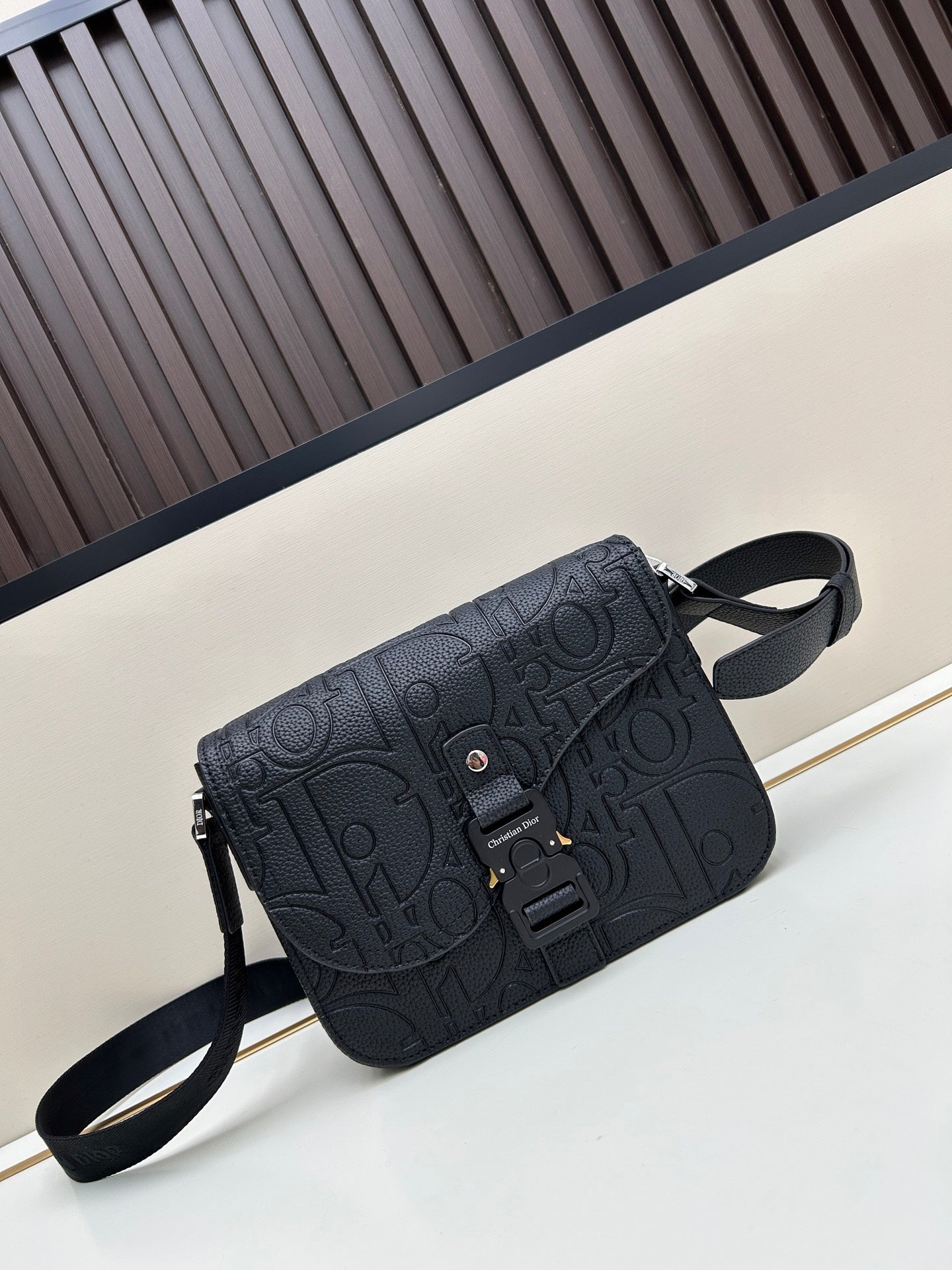 DIOR GRAVITY Oblique Embossed Saddle Messenger Bag - Detachable Strap for Work & Date, 23cm