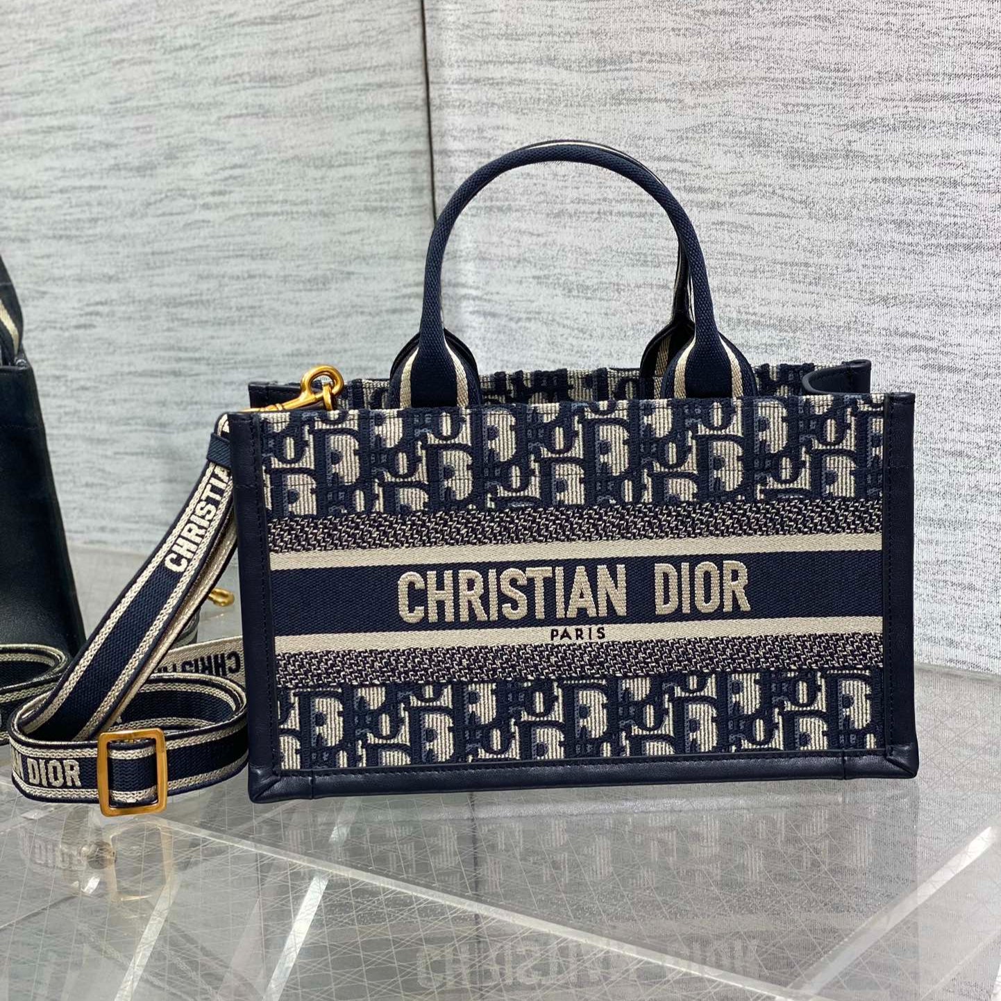 DIOR 2023 Fall/Winter Tote Bag | Monogram Embroidery Crossbody Shopper with Signature Letters, 27cm
