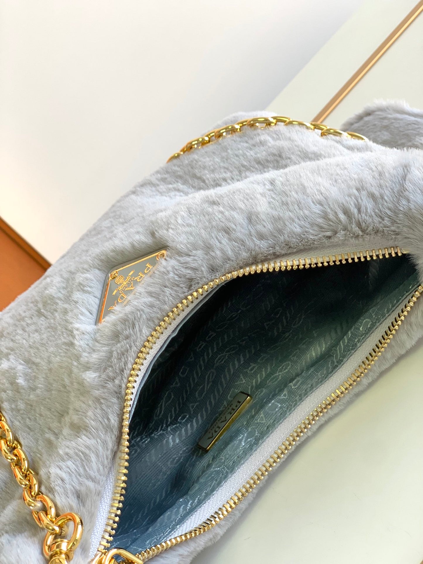 ✨2022 Viral Winter Puffer Bag 3-in-1｜Removable Chain+Plush Handle｜22cm Spacious Organizer｜Triangle Emblem