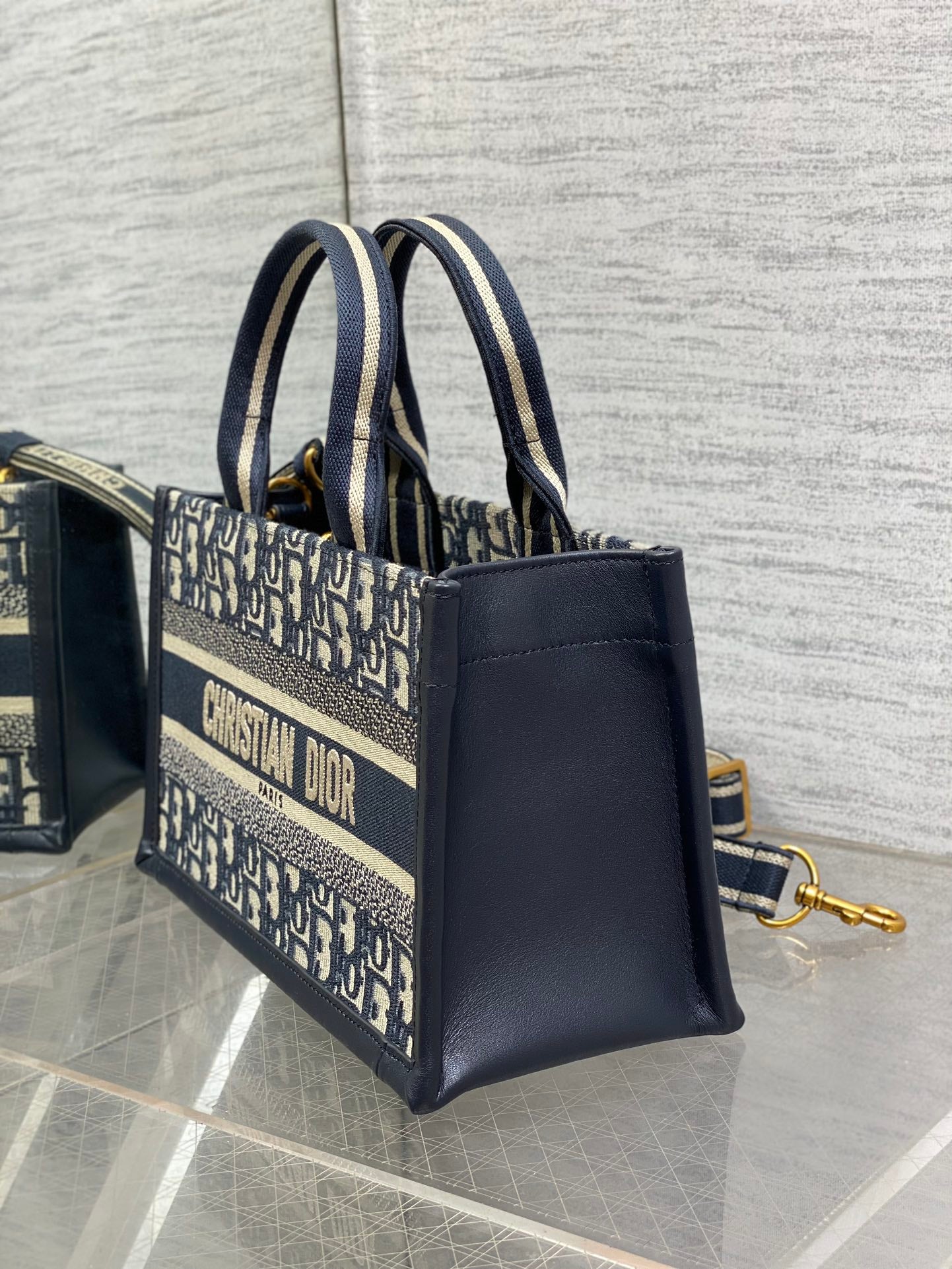DIOR 2023 Fall/Winter Tote Bag | Monogram Embroidery Crossbody Shopper with Signature Letters, 27cm