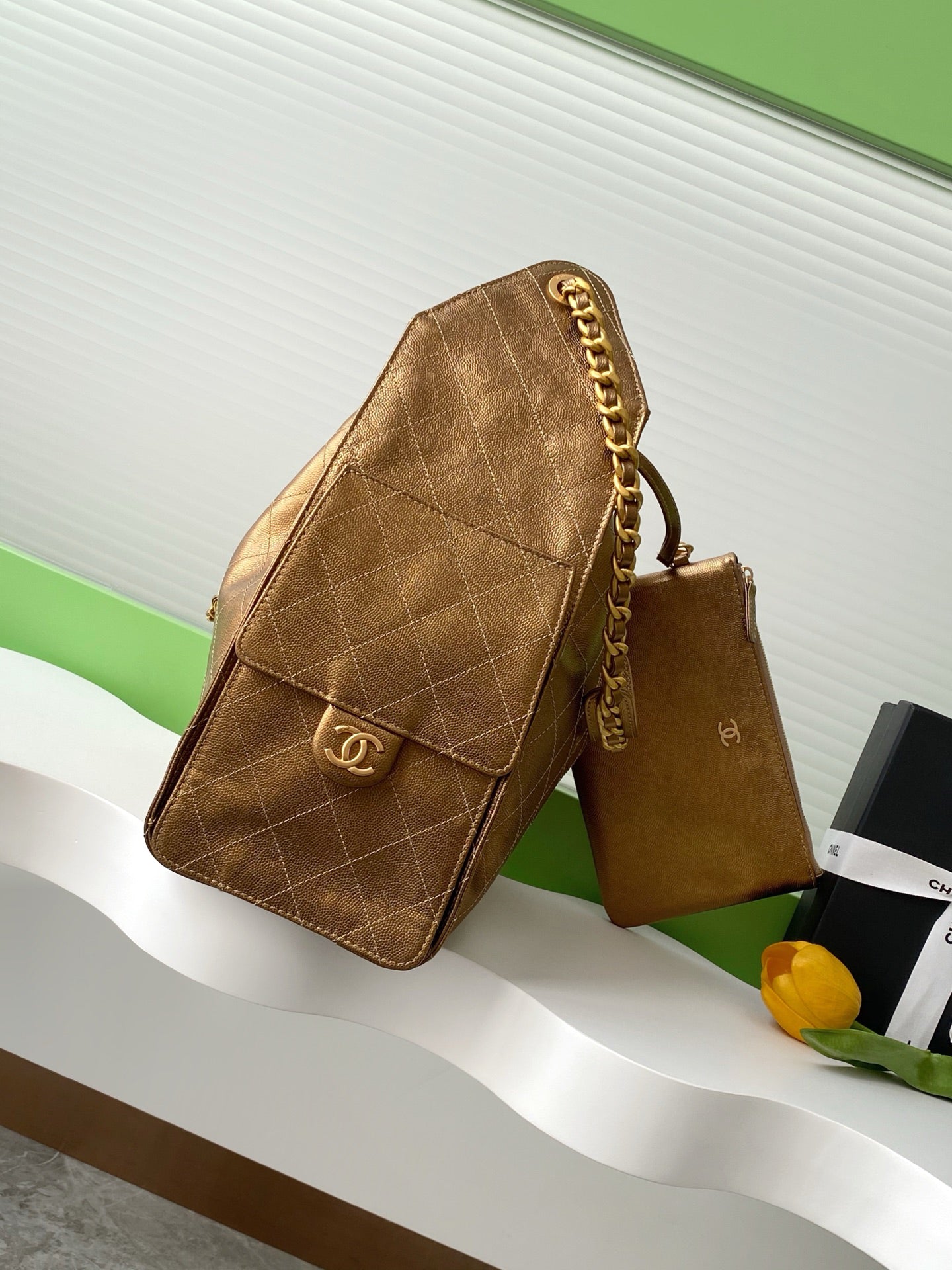 Chanel 25C Pebbled Leather Hobo Bag | Antique Coin Clasp + Quilted Drawstring Bucket | 40x30x15cm Vintage Gold Chain Crossbody