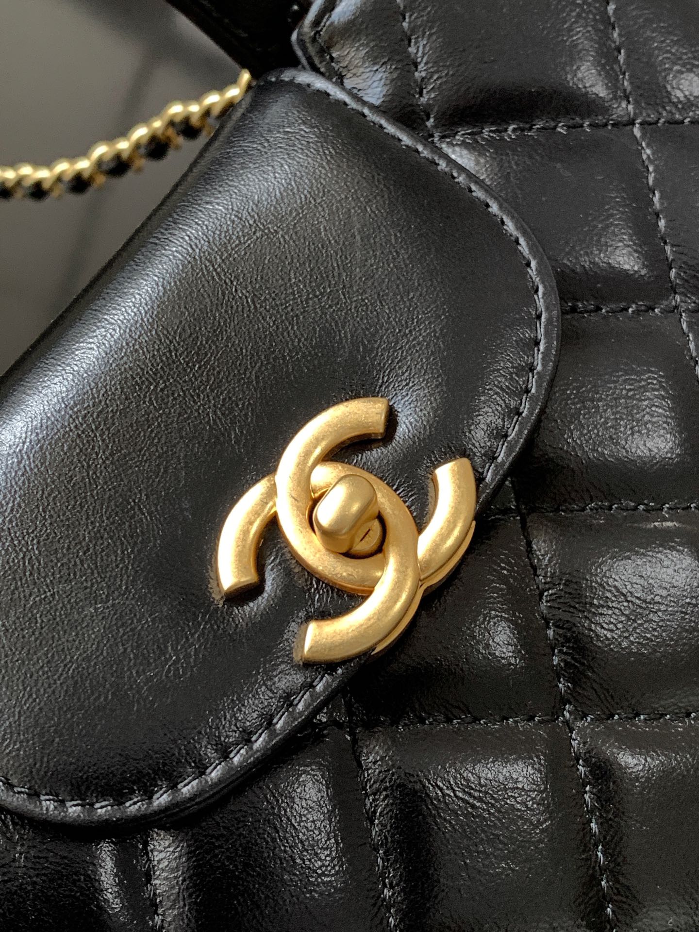 CHANEL 23K Kelly Chain Shoulder Bag | Calfskin Vintage Hardware Top Handle Bag | 19cm Luxury Crossbody