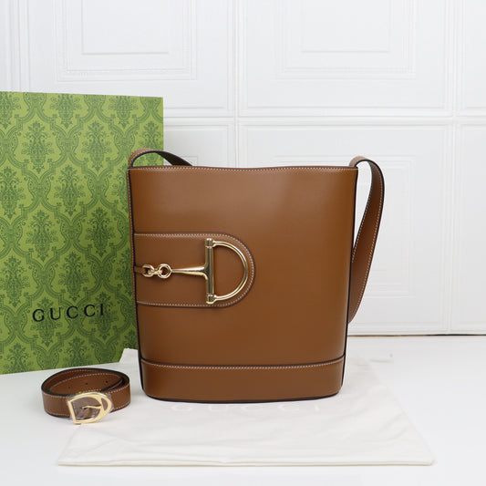Gucci 73 Horsebit Bucket Bag SS2025 | Mocha Brown Oversized Tote with 3-Way Strap | 26x27.5x11.5cm