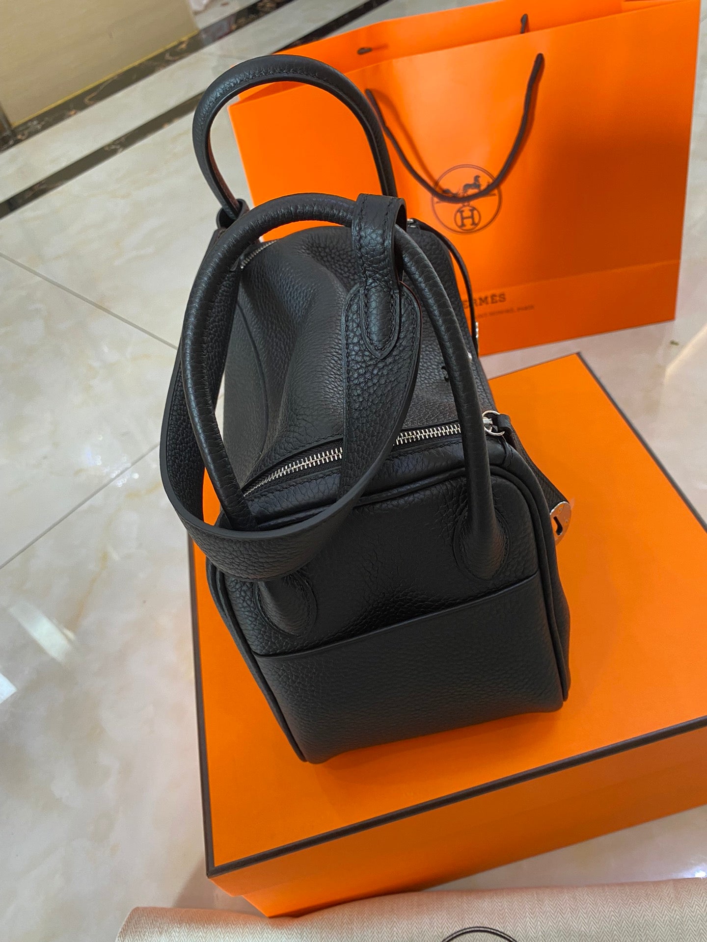 Hermès Lindy 26cm Black Silver Hardware | Handcrafted Calfskin Bag | Luxury Everyday & Evening Tote