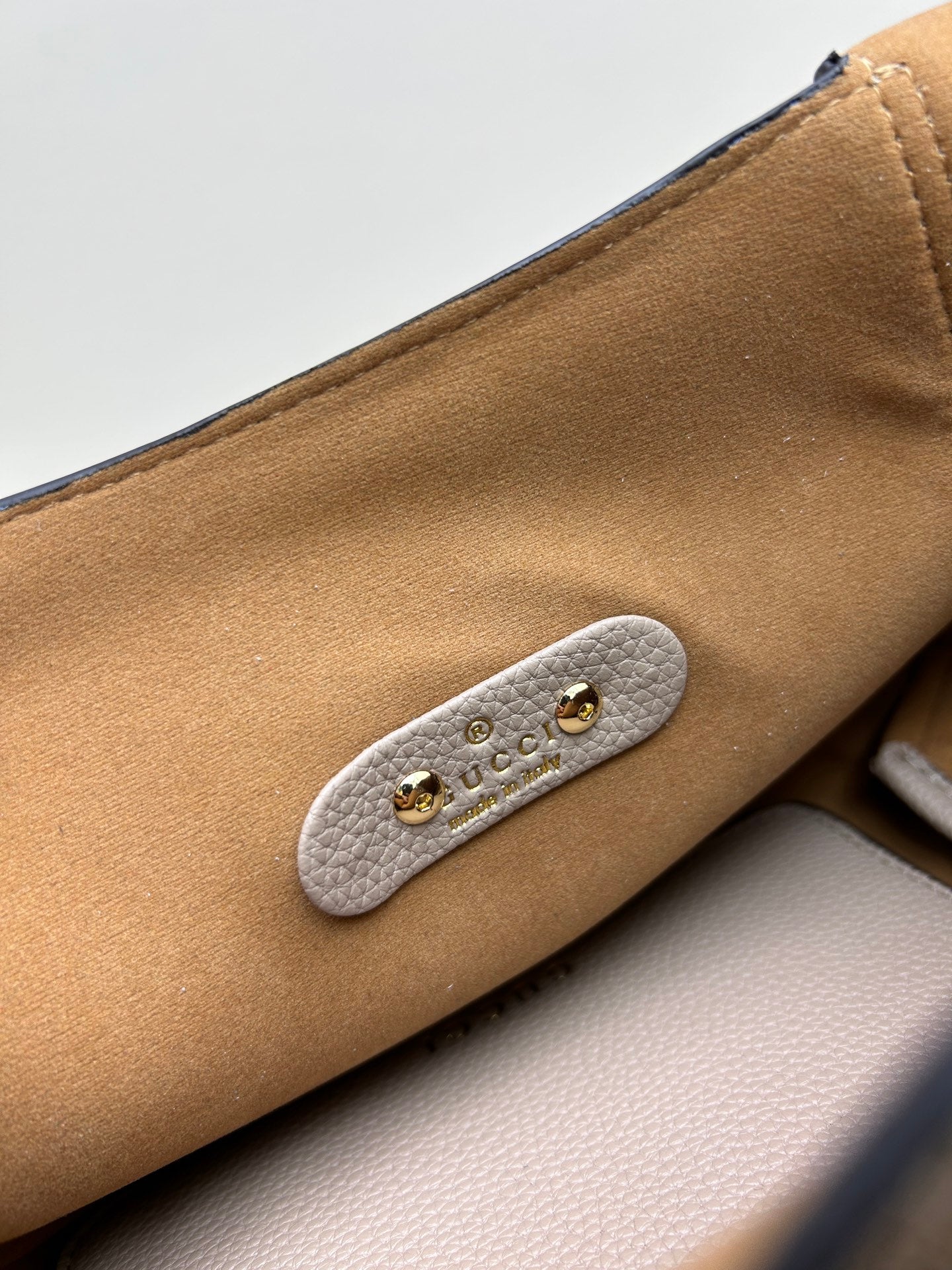 GUCCI Softbit Calfskin Tote Bag with Gift Box 27.5x21x16cm 2023 Holiday Edition Crossbody & Shoulder Bag