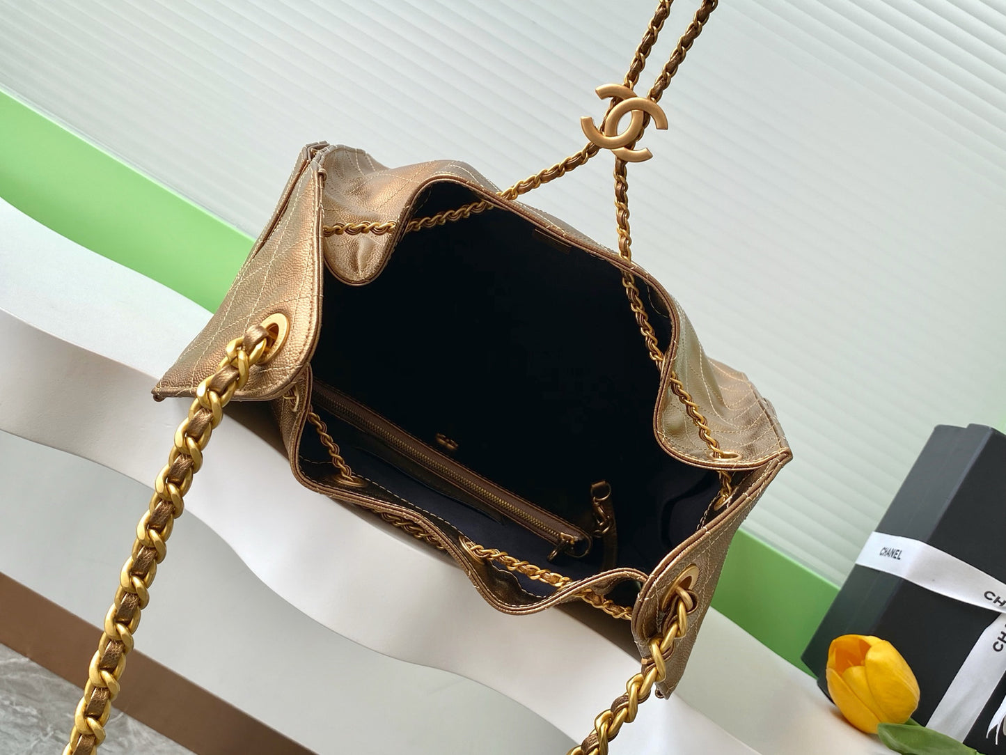 Chanel 25C Pebbled Leather Hobo Bag | Antique Coin Clasp + Quilted Drawstring Bucket | 40x30x15cm Vintage Gold Chain Crossbody