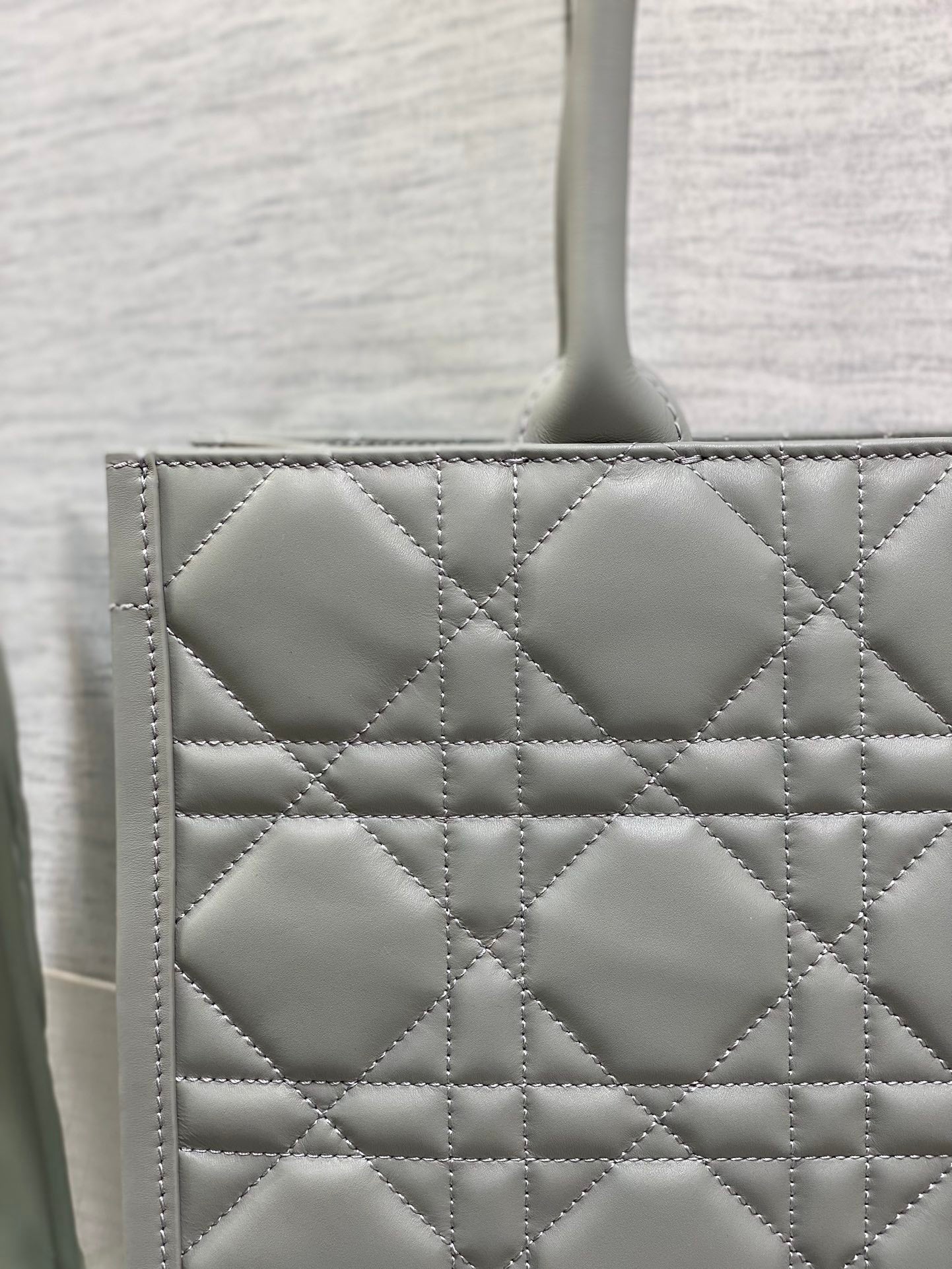 DIOR 2023 Fall/Winter Tote Bag | Top-Grade Calfskin Quilted Crossbody Shopper with Signature Letters, 36cm