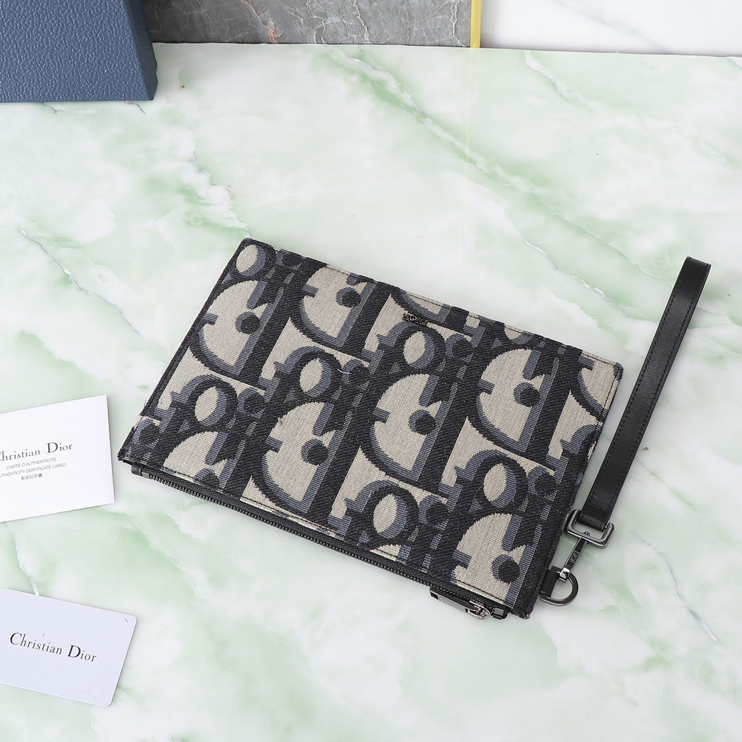A5 Oblique Print Clutch Bag｜Beige & Black Contrast Trim｜4 Card Slots & Phone Pocket｜Brass Zipper