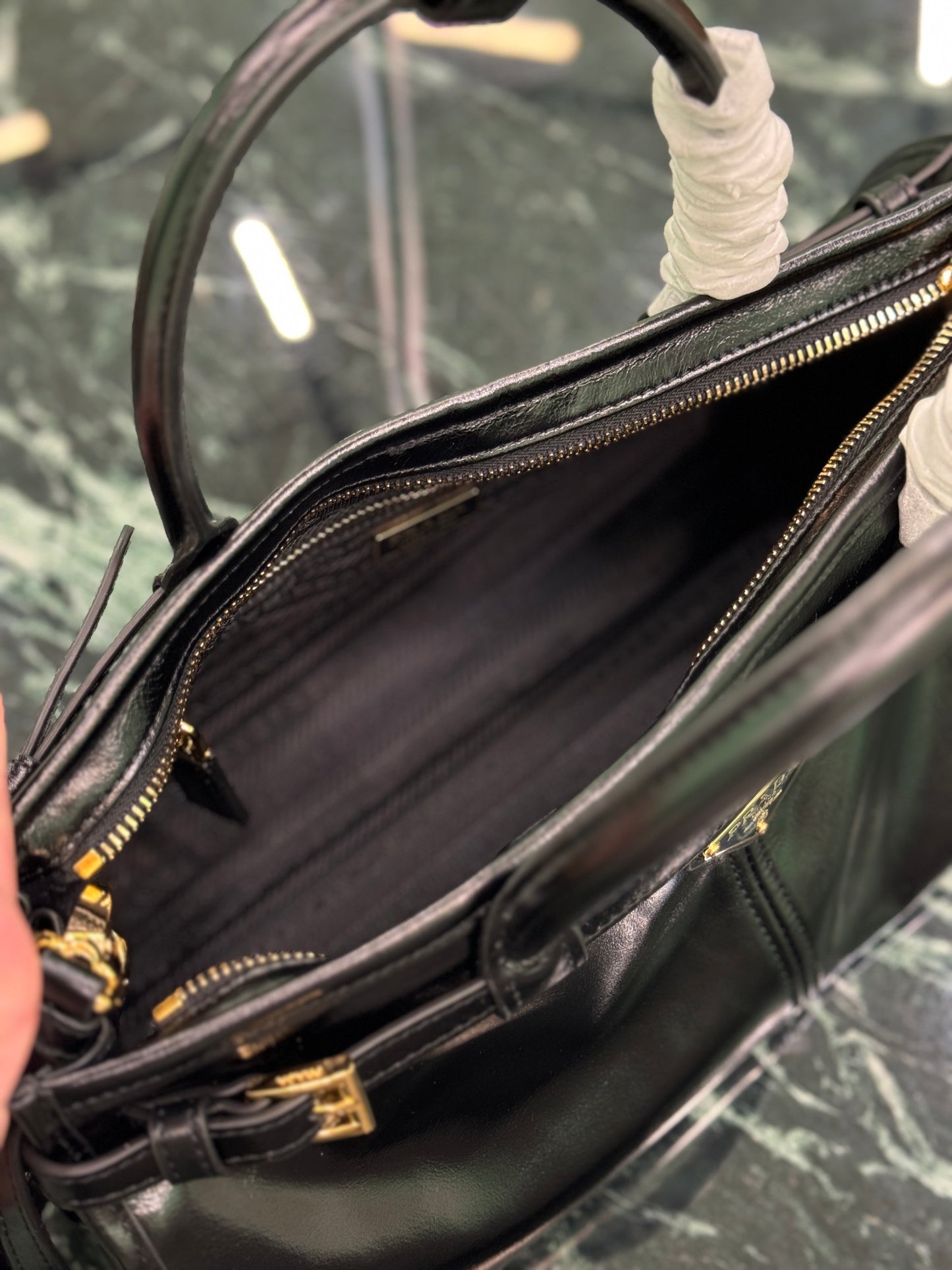 [2023 AW New] SoftLux Short Handle Waxed Leather Bag Vintage Gold Hardware with Triangle Logo 32cm Convertible Crossbody Tote