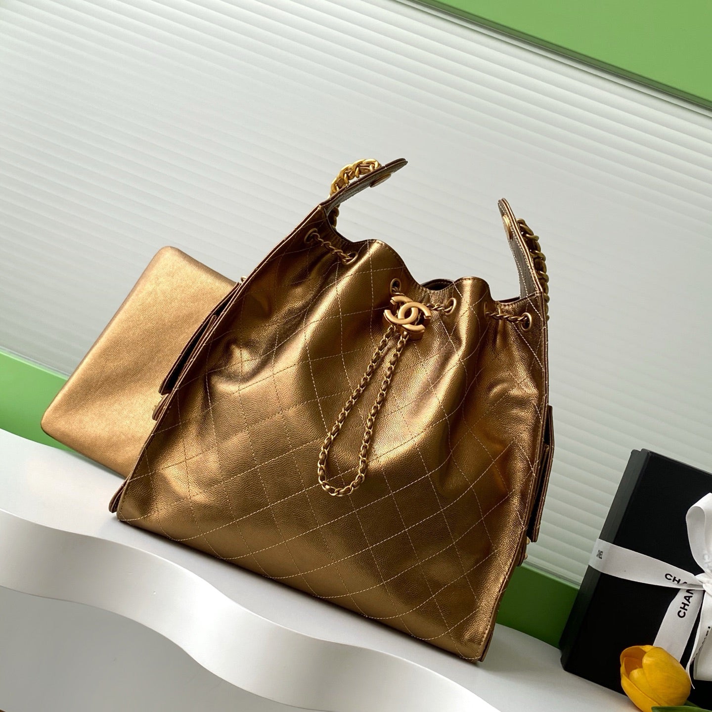 Chanel 25C Pebbled Leather Hobo Bag | Antique Coin Clasp + Quilted Drawstring Bucket | 40x30x15cm Vintage Gold Chain Crossbody