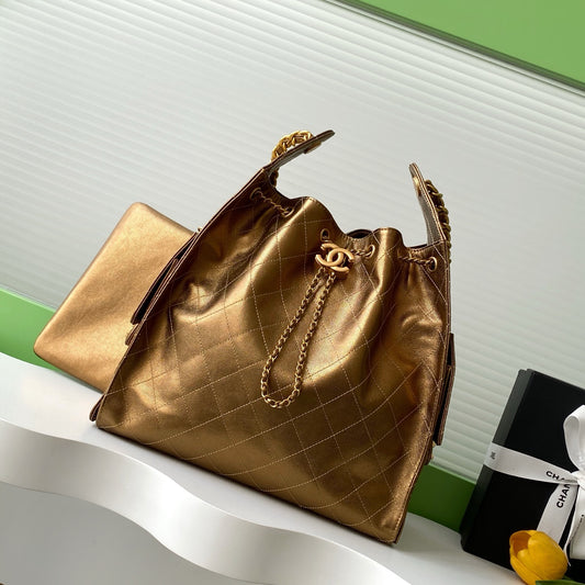 Chanel 25C Pebbled Leather Hobo Bag | Antique Coin Clasp + Quilted Drawstring Bucket | 40x30x15cm Vintage Gold Chain Crossbody