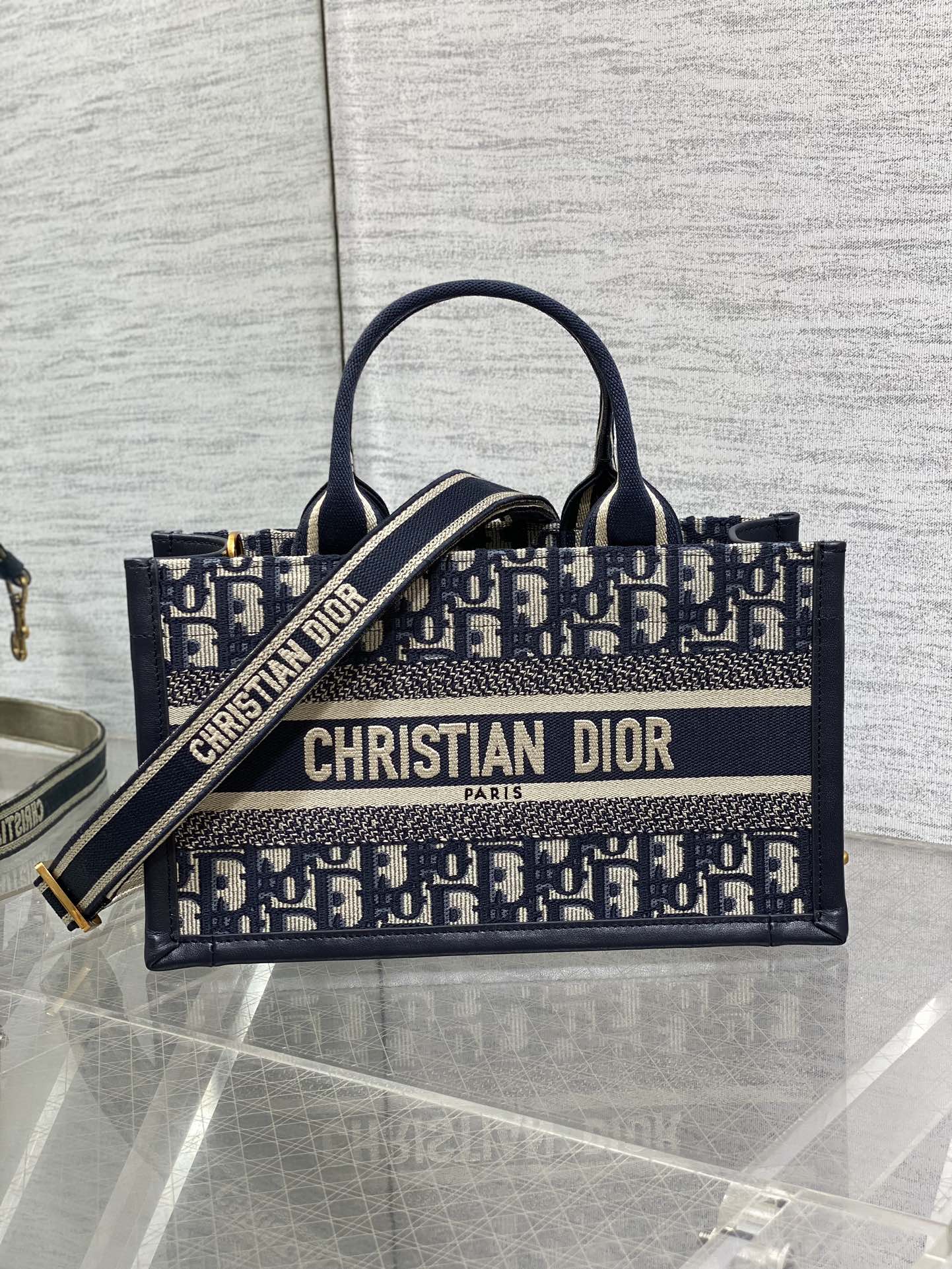 DIOR 2023 Fall/Winter Tote Bag | Monogram Embroidery Crossbody Shopper with Signature Letters, 27cm
